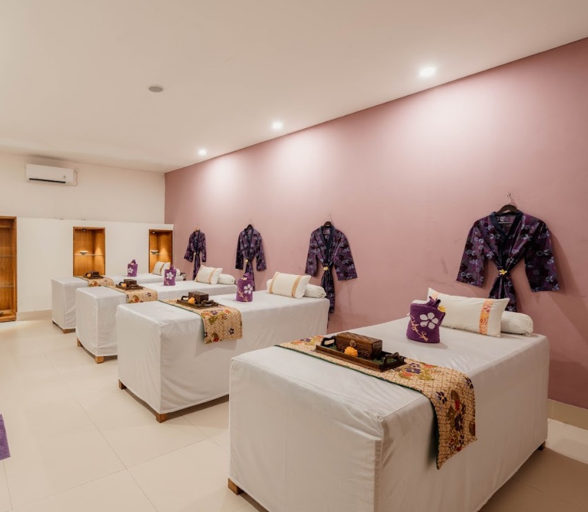 Let the calming ambiance, natural surroundings, and our skilled therapists guide you into a state of deep relaxation and holistic healing