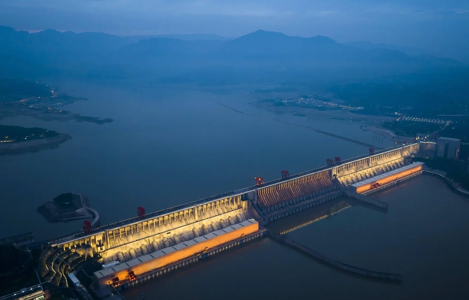 隨後來到三峽工程博物館，瞭解偉大的三峽工程背後的故事