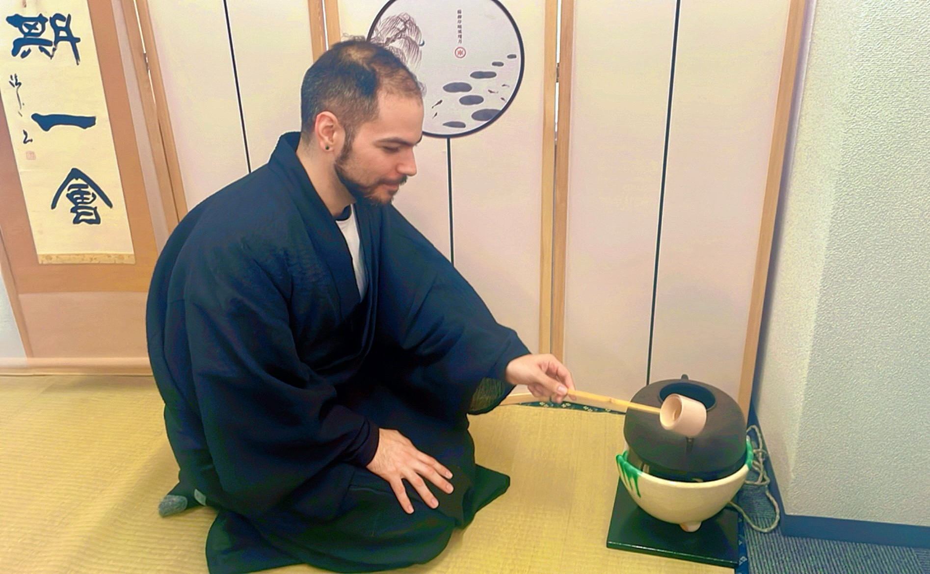 提供傳統正坐風格的照片