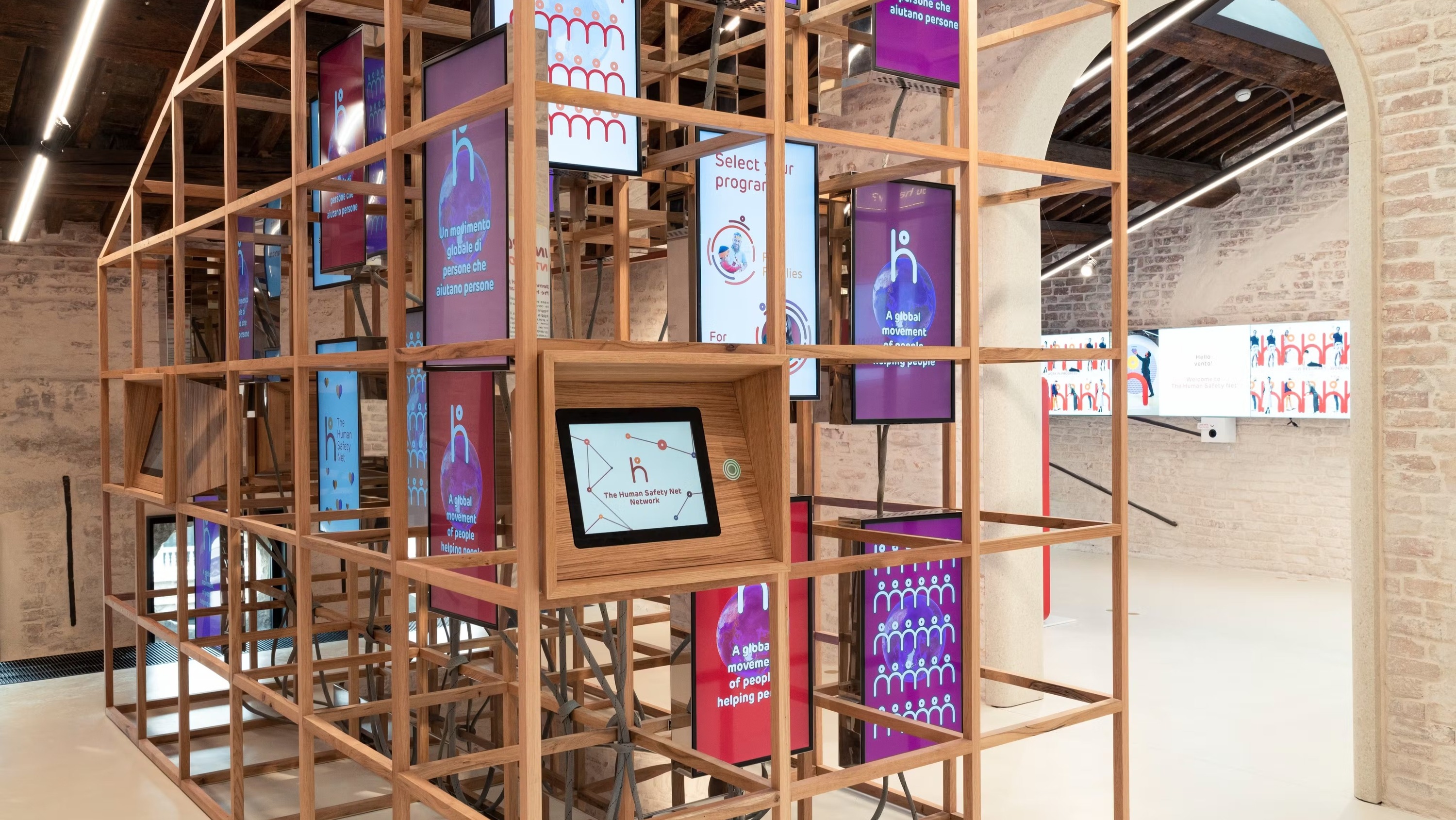潛力無限展覽（A World of Potential exhibition）在人類安全網絡之家（Human Safety Net House）