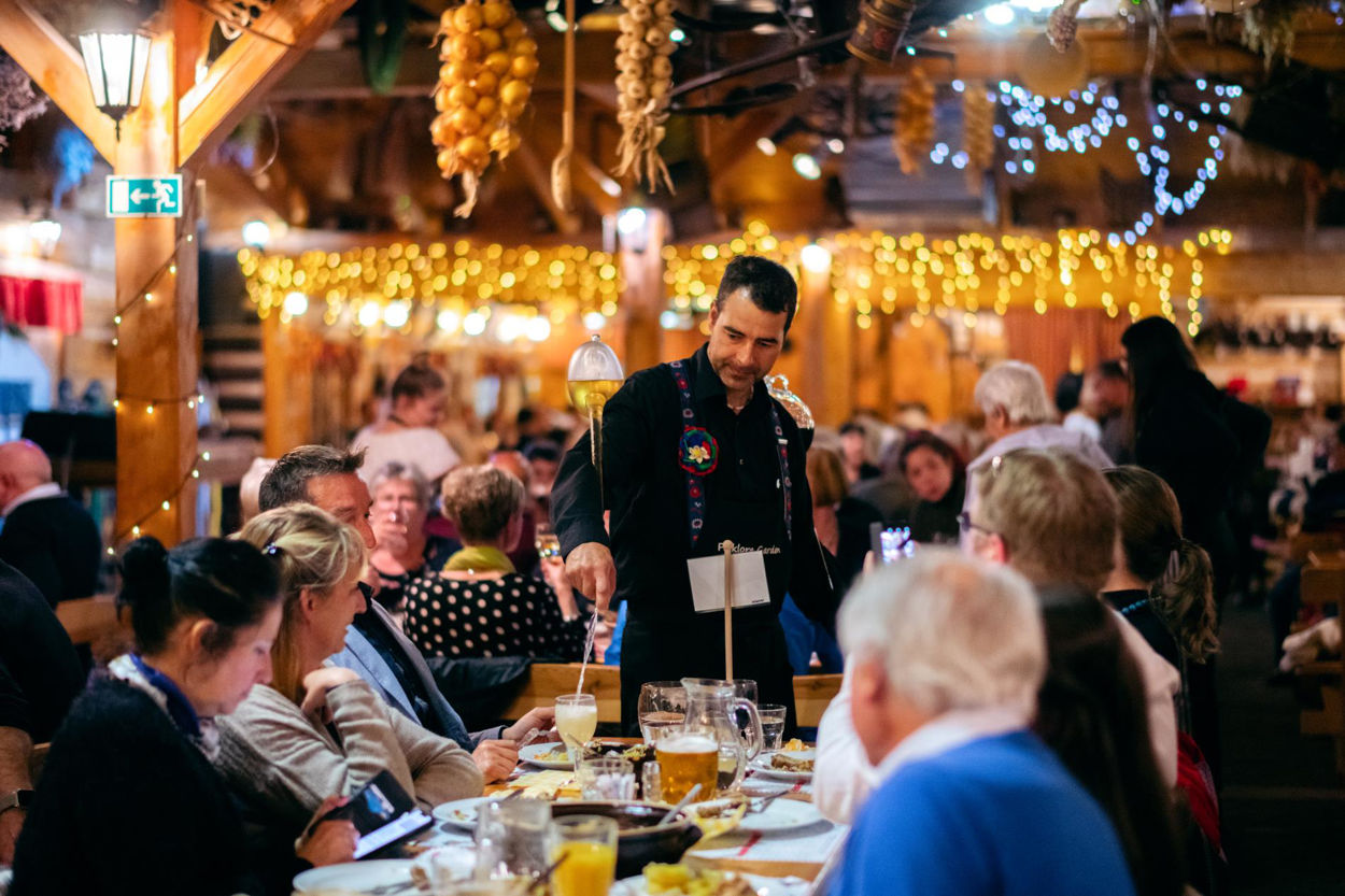 Folkloric Dinner Show Experience in Prague