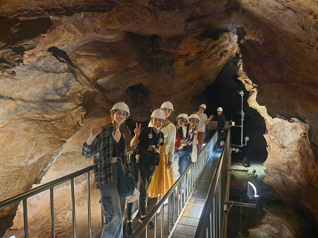 😊 踏入這座迷人的 Ondal 洞穴！