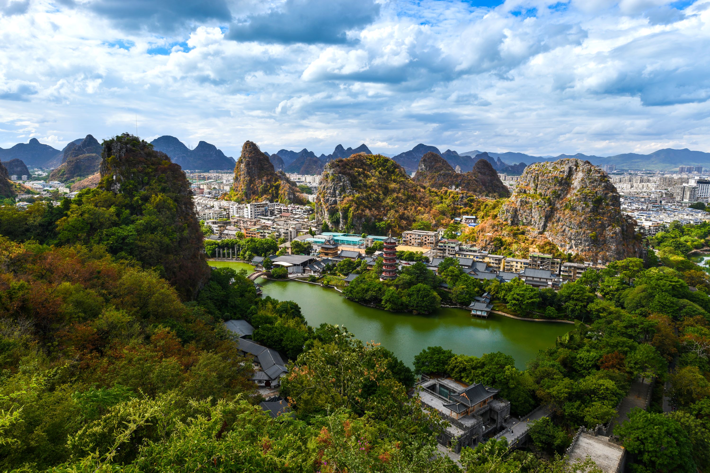 疊彩山&逍遙樓&兩江四湖 包車一日遊
