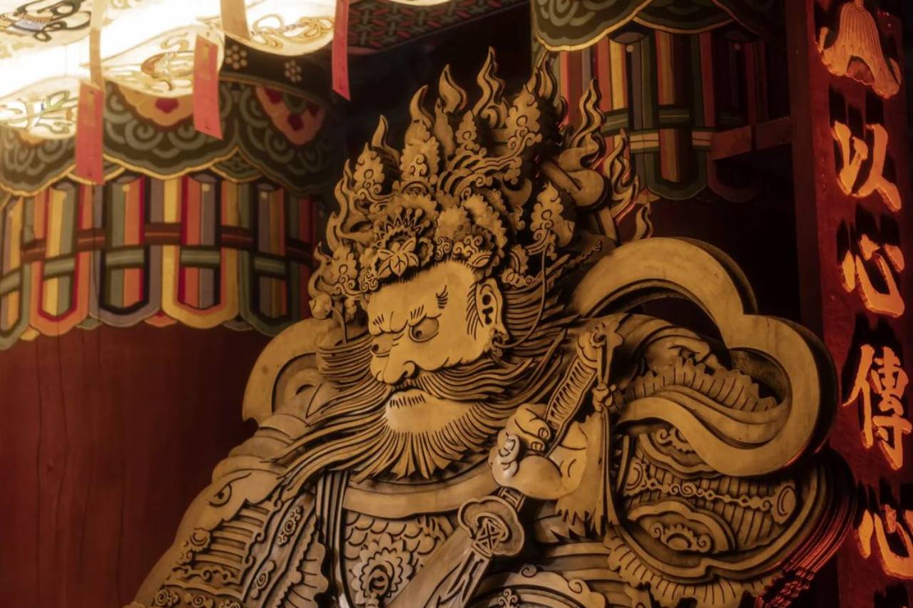 Seoul: Palace, Temple and Market Guided Foodie Tour at Night