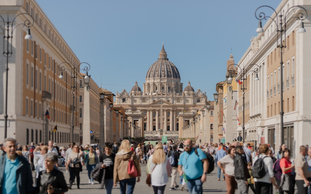 當您登上羅馬的天際線時，可以近距離欣賞圓頂（Cupola）的精美設計