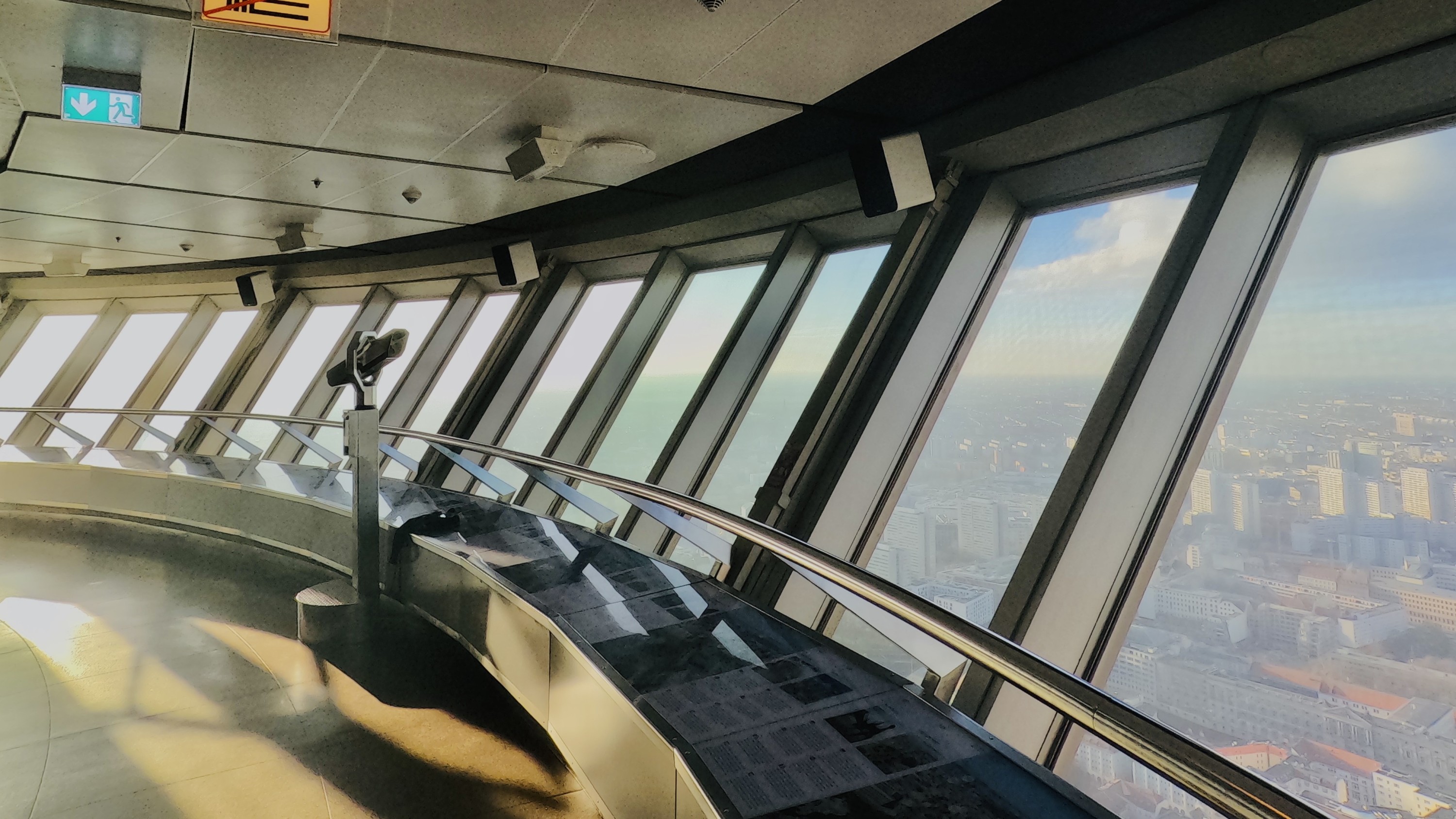 從地標建築柏林電視塔觀景台,盡情飽覽柏林令人屏息的壯麗全景 從地標建築柏林電視塔觀景台,盡情飽覽柏林令人屏息的壯麗全景