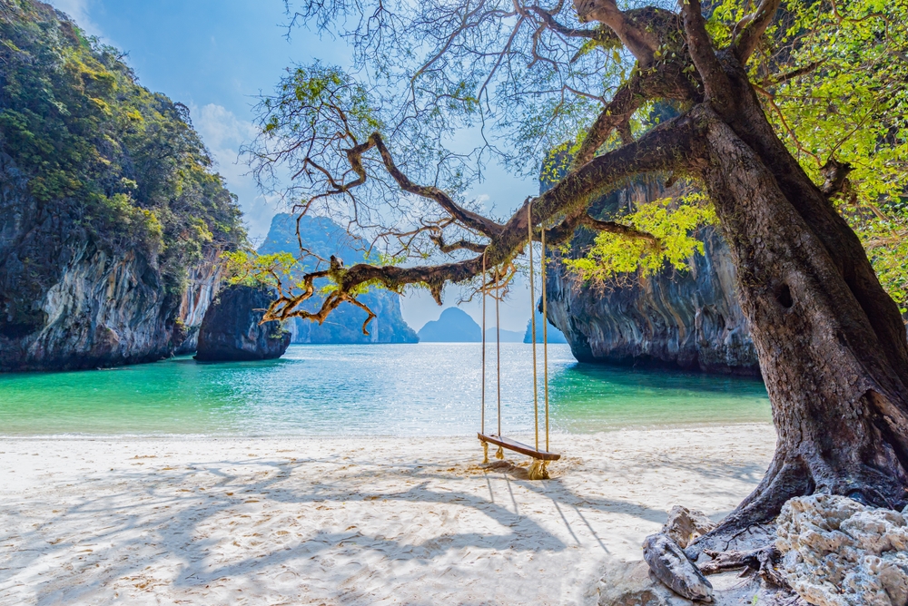 走進閣老拉定島 (Koh Lao Lading) 的隱密海灣天堂，享受寧靜、原始、如詩如畫的美景。