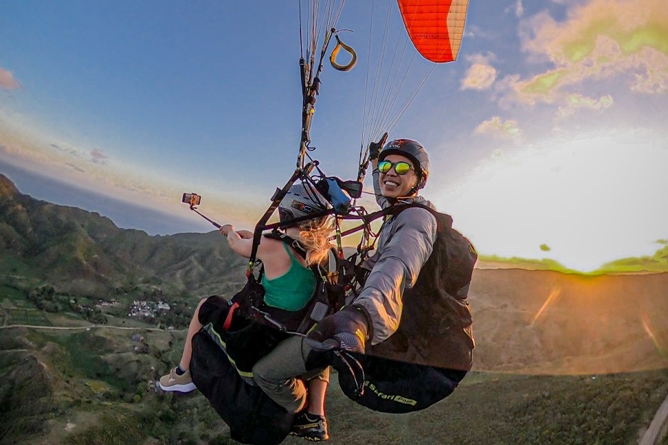 龍目島滑翔傘體驗（含可選瀑布之旅）