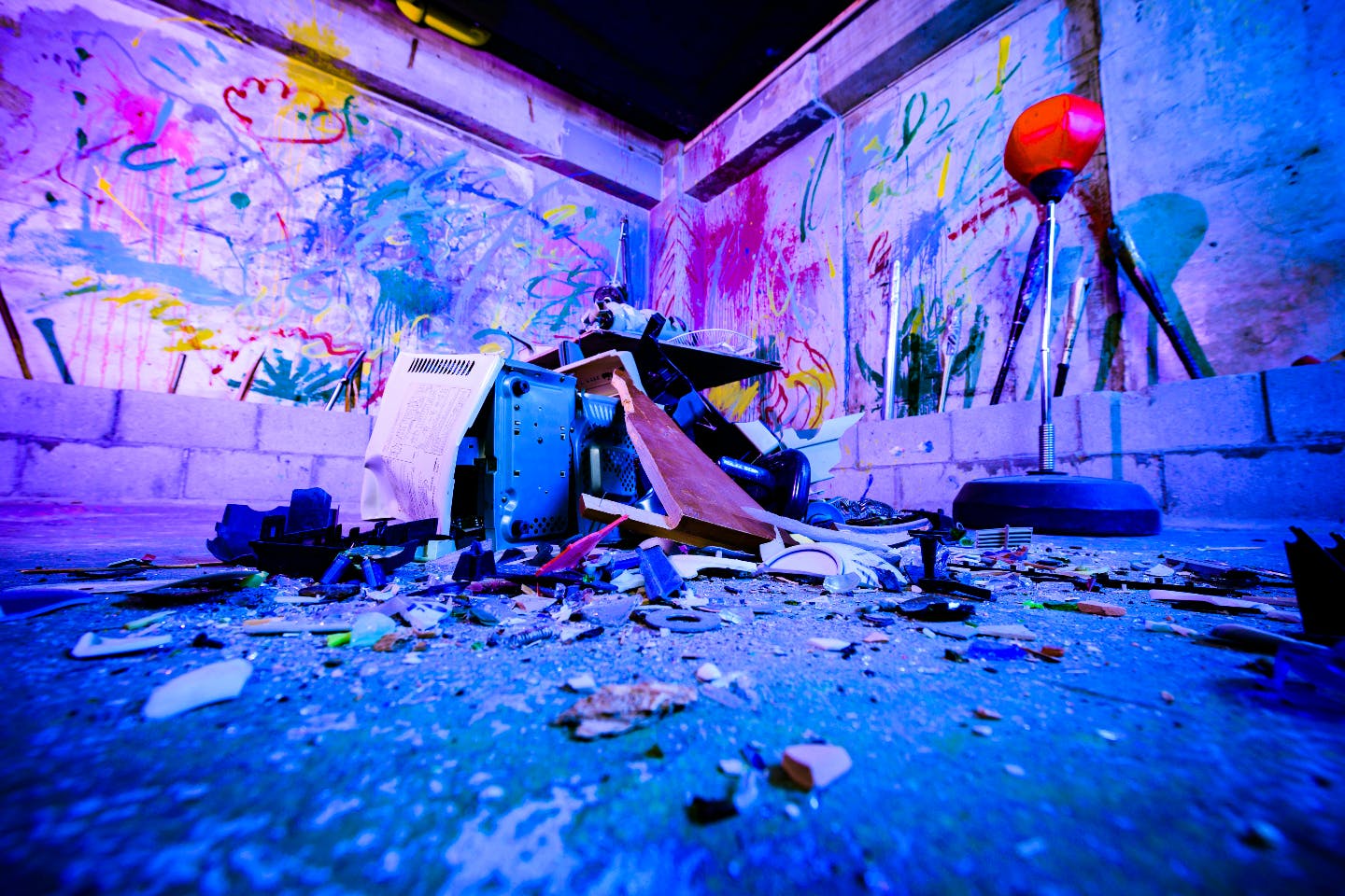 [Osaka] Stressrelieving Crash and Break Activity in Osaka and JR Pass