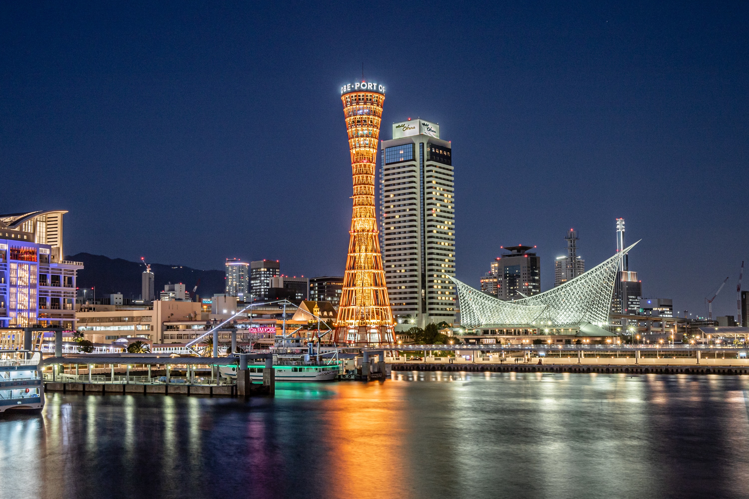 Port tower. F 東京 対 神戸.