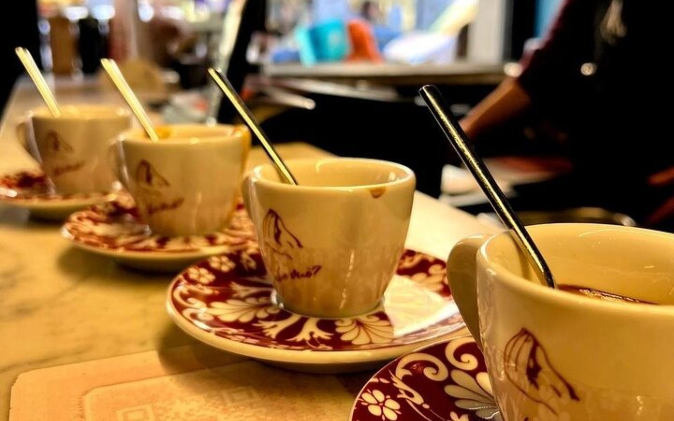 品嚐道地米蘭 (Milan) 義式濃縮咖啡，感受其獨特風味與暖心氛圍，咖啡愛好者絕對不能錯過