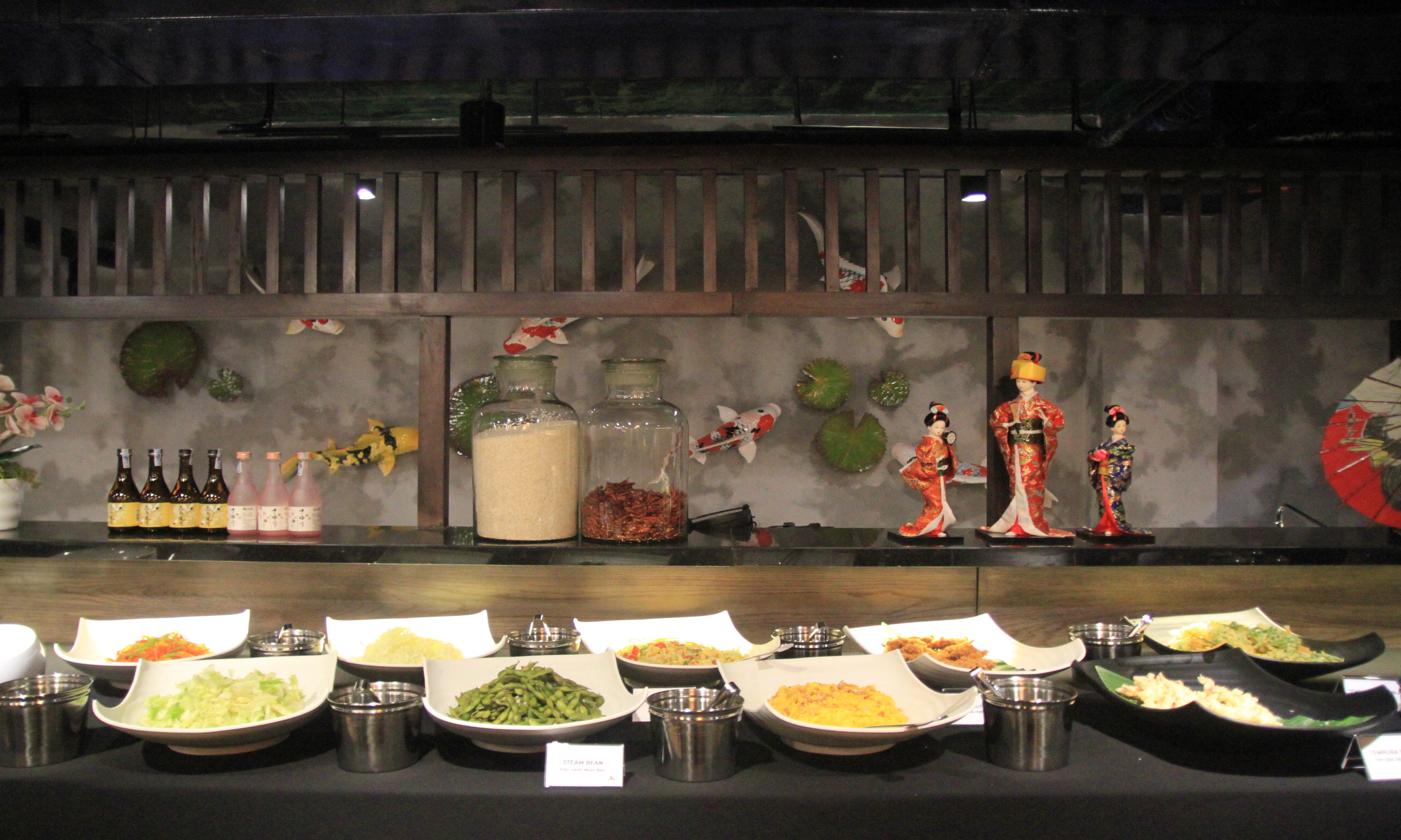 巴納山裡的小東京(Little Tokyo)專門提供日式自助餐,採用新鮮食材精心烹製而成,符合日本標準的傳統菜餚。 巴納山裡的小東京(Little Tokyo)專門提供日式自助餐,採用新鮮食材精心烹製而成,符合日本標準的傳統菜餚。