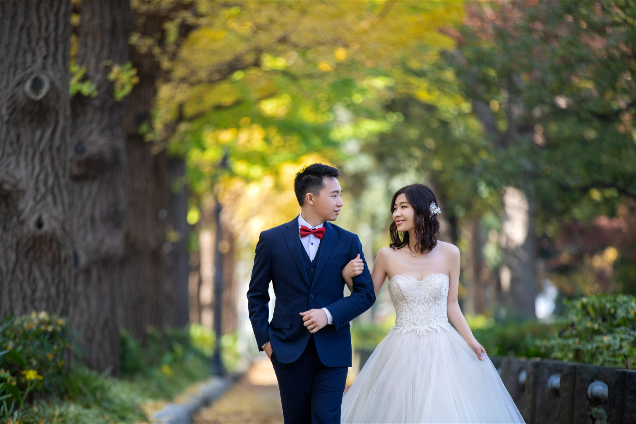 山下公園 - 海濱長廊，擁有花園和橫濱海灣大橋的景色