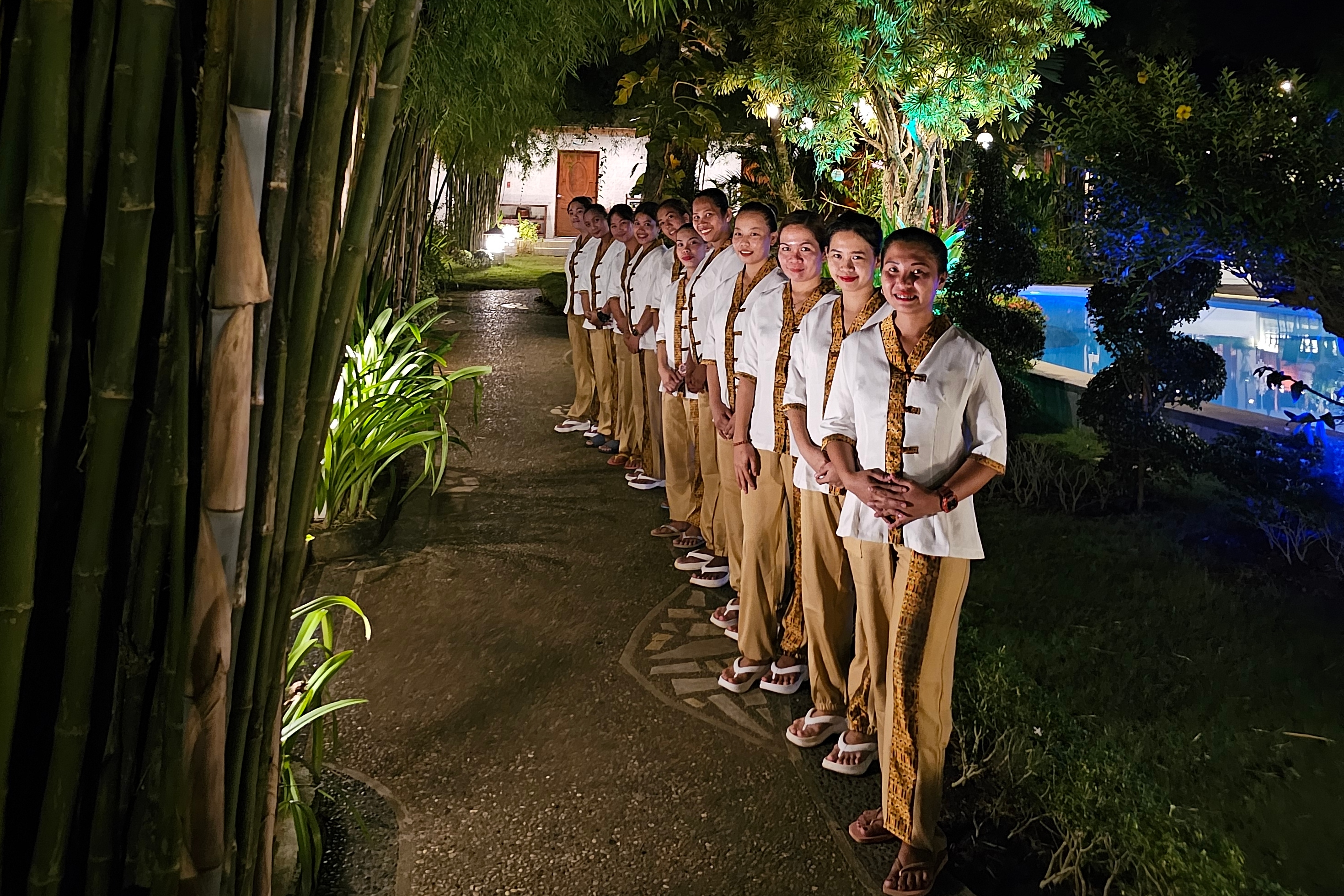 入住期間,親切友善的服務人員隨時為您提供貼心服務,滿足您的需求 入住期間,親切友善的服務人員隨時為您提供貼心服務,滿足您的需求