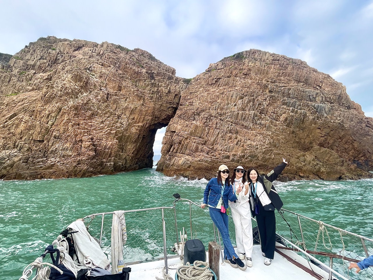 Guandao Cave, Basalt Island, Hong Kong UNESCO Global Geopark (Yacht Cruise through Four Sea Arches Volcano in Hong Kong)