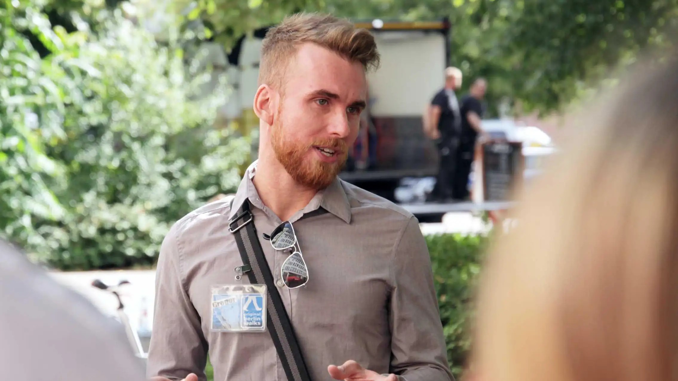 在薩克森豪森紀念館徒步之旅中,由專業導遊分享深刻的歷史見解 在薩克森豪森紀念館徒步之旅中,由專業導遊分享深刻的歷史見解