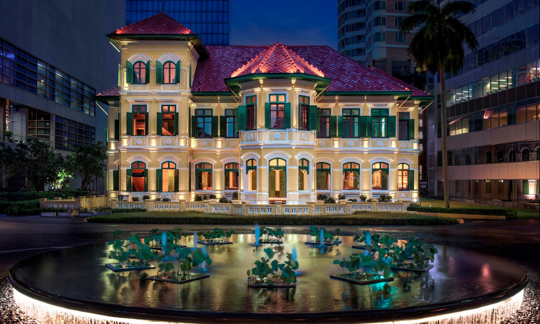 See the famous Paii at The House on Sathorn and its traditional open air gardens