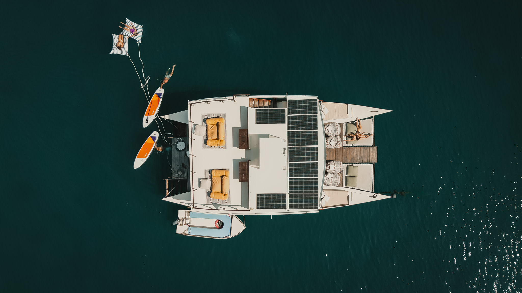 Snorkeling & Floating Beach Club, Nusa Lembongan - Utopia Catamaran