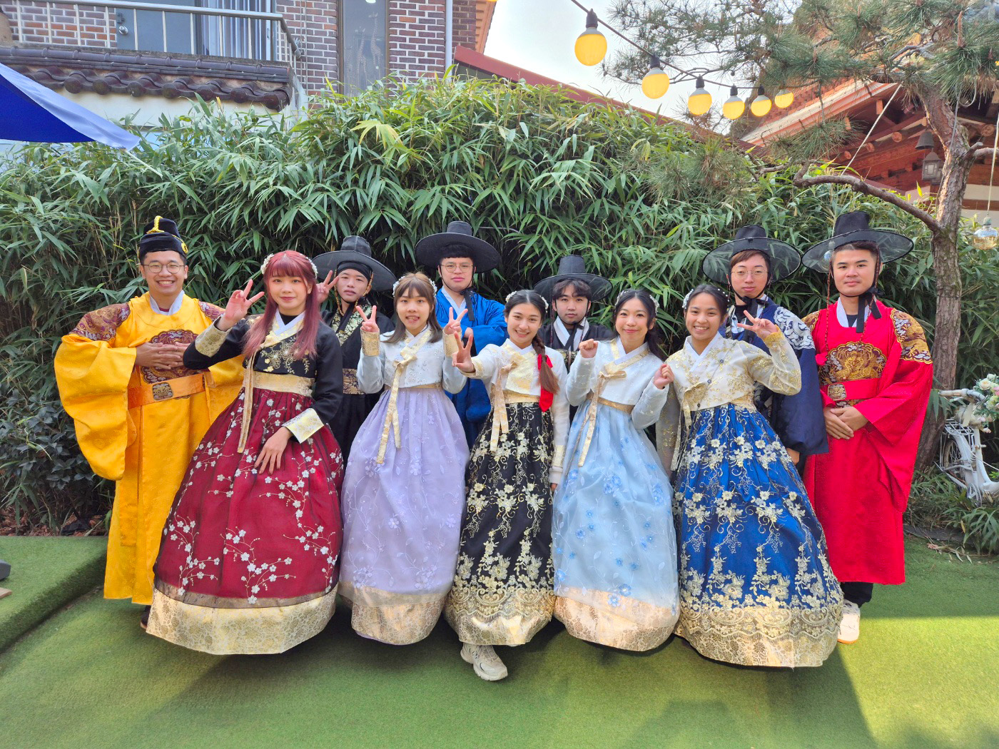 韓服，韓國的傳統服飾！體驗穿著韓服，拍攝獨特的照片。📸