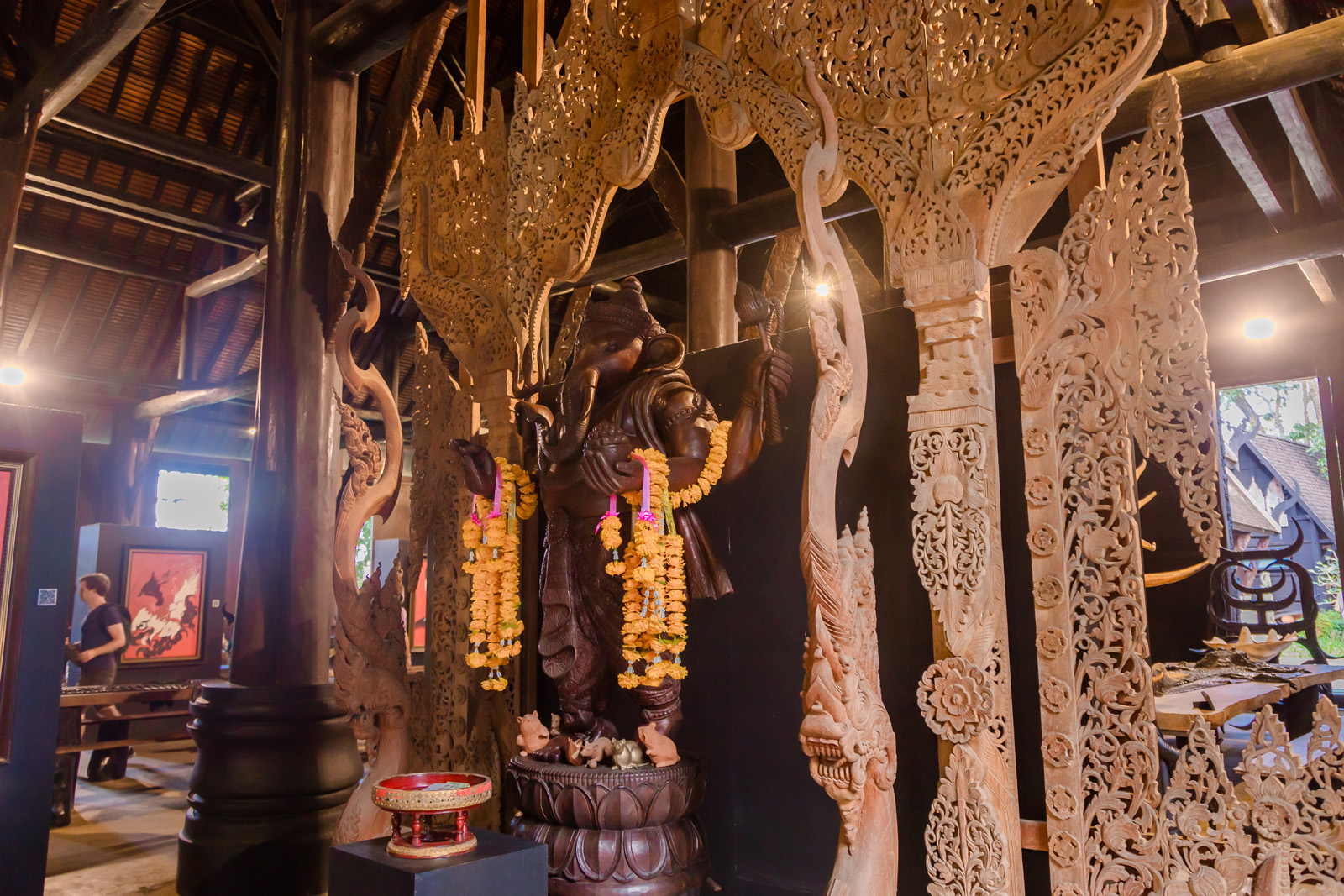 Discover White Temple, Black House & Blue Temple from Chiang Mai