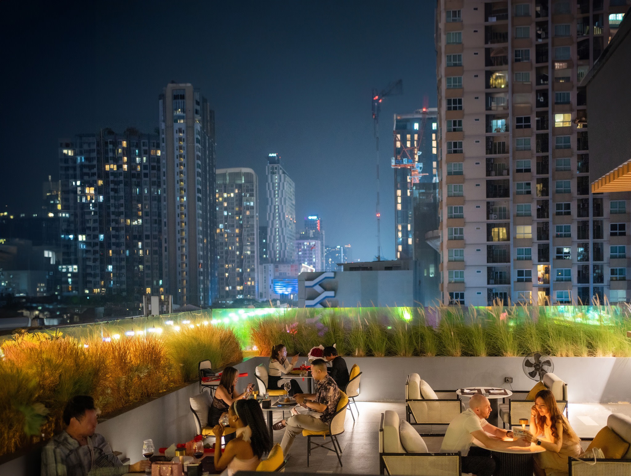 LUNA 48 Rooftop Bar at Ramada Bangkok Sukhumvit 48