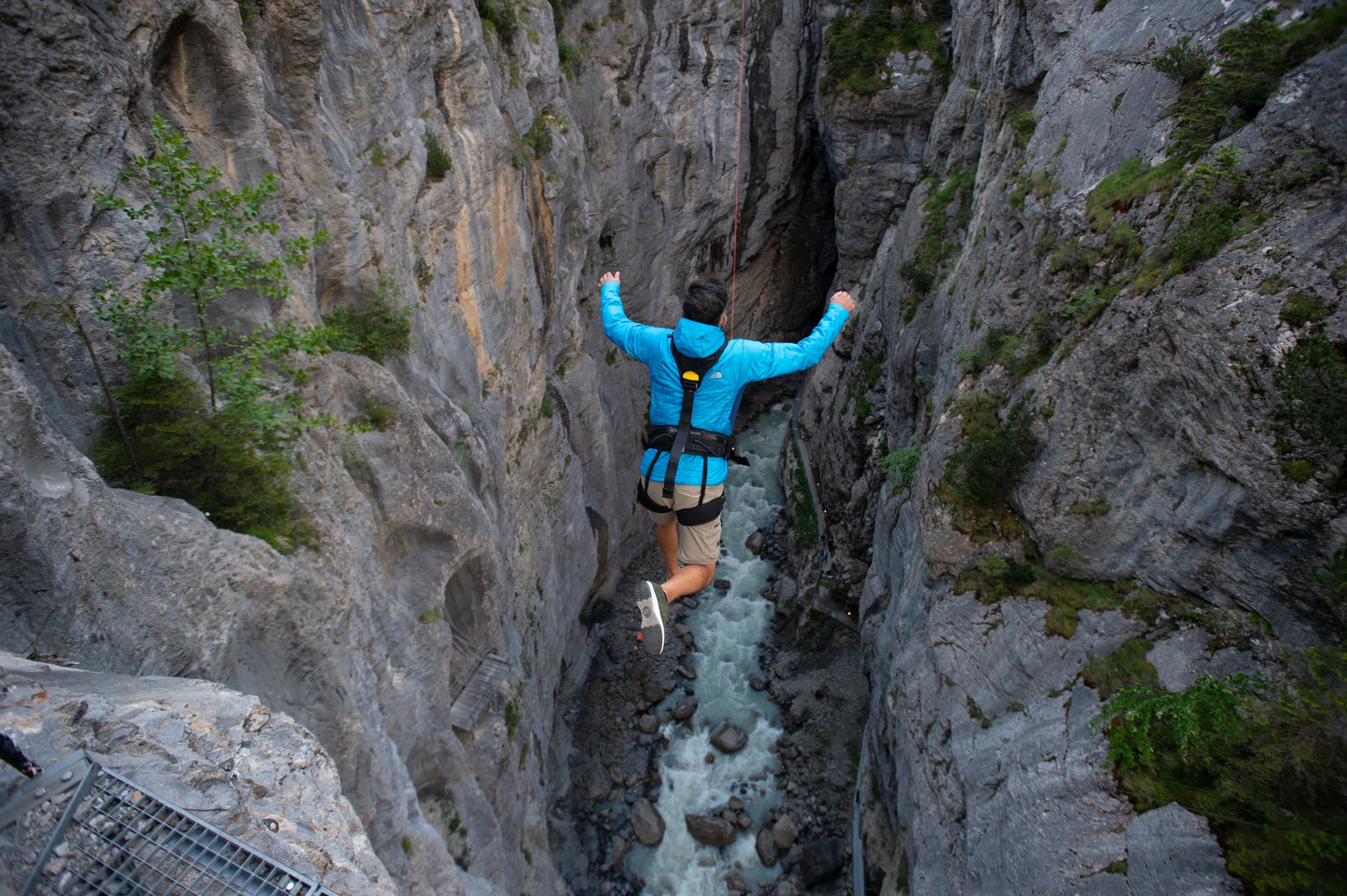 Canyon Swing Experience in Grindelwald from Interlaken