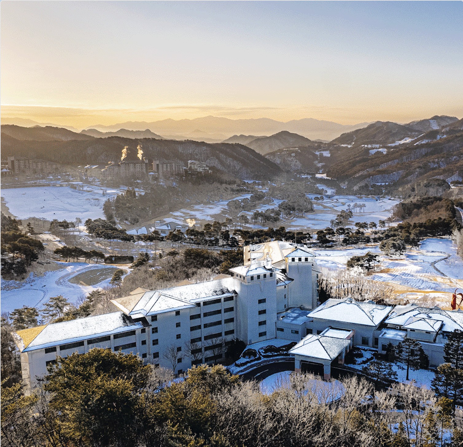 雪道寬闊平緩，非常適合初學者，共有3條雪道：1條初級雪道和2條中級雪道。