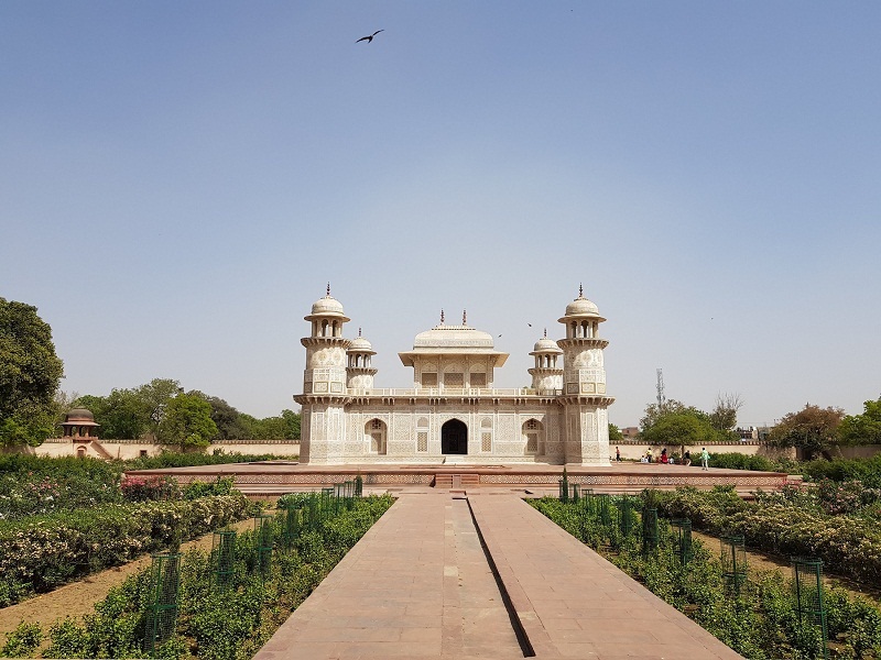 Visit Agra in Private Car with Guide Service