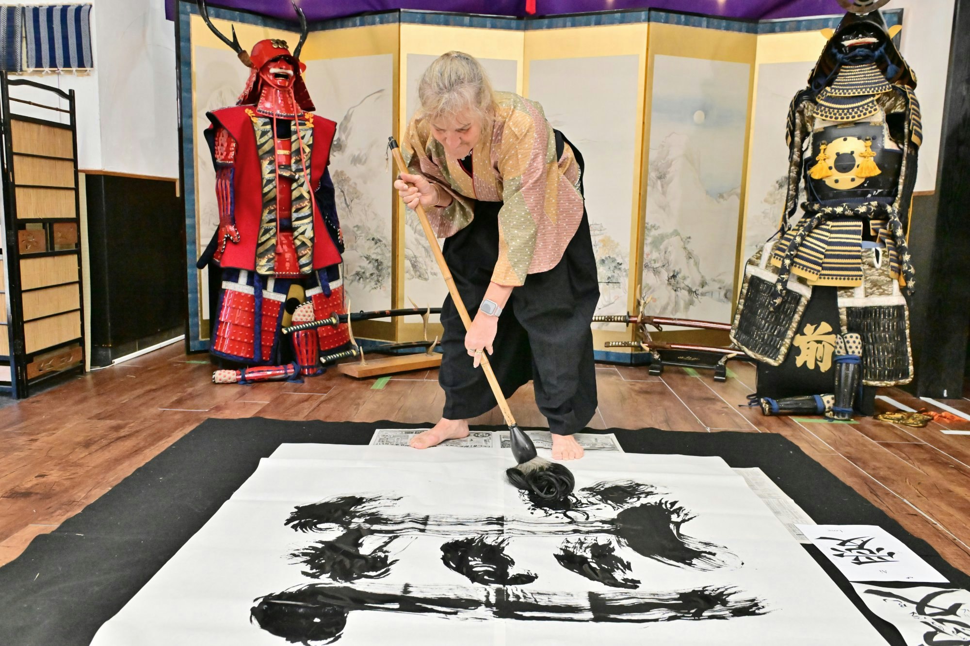 在大阪學習武士道和禪宗的武士書法