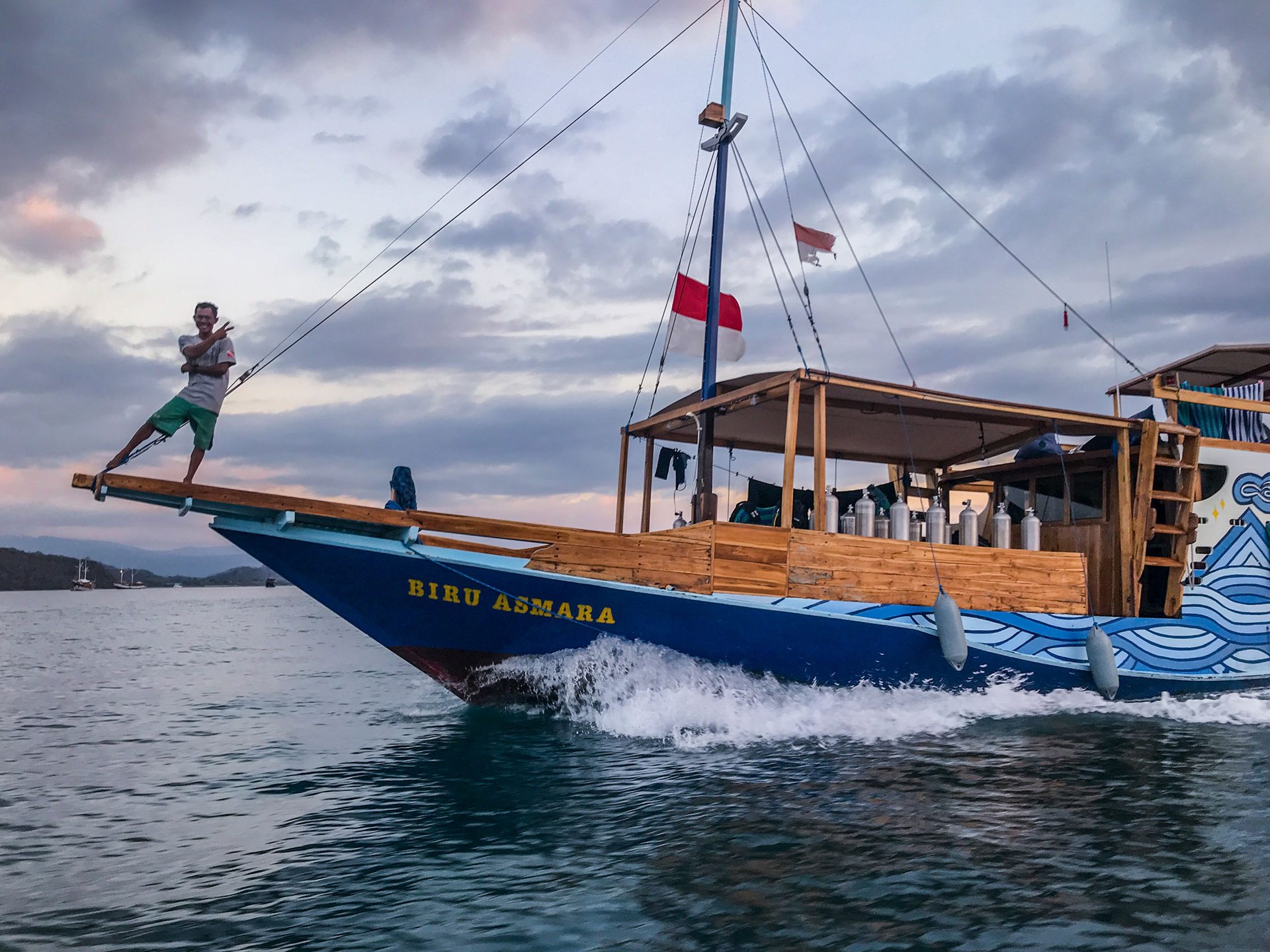 コモド島 1日ダイビングツアー（PADI 5 Star Center提供）