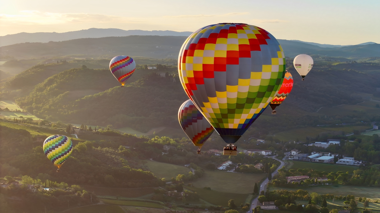 Hot air balloon flight experience near San Gimignano