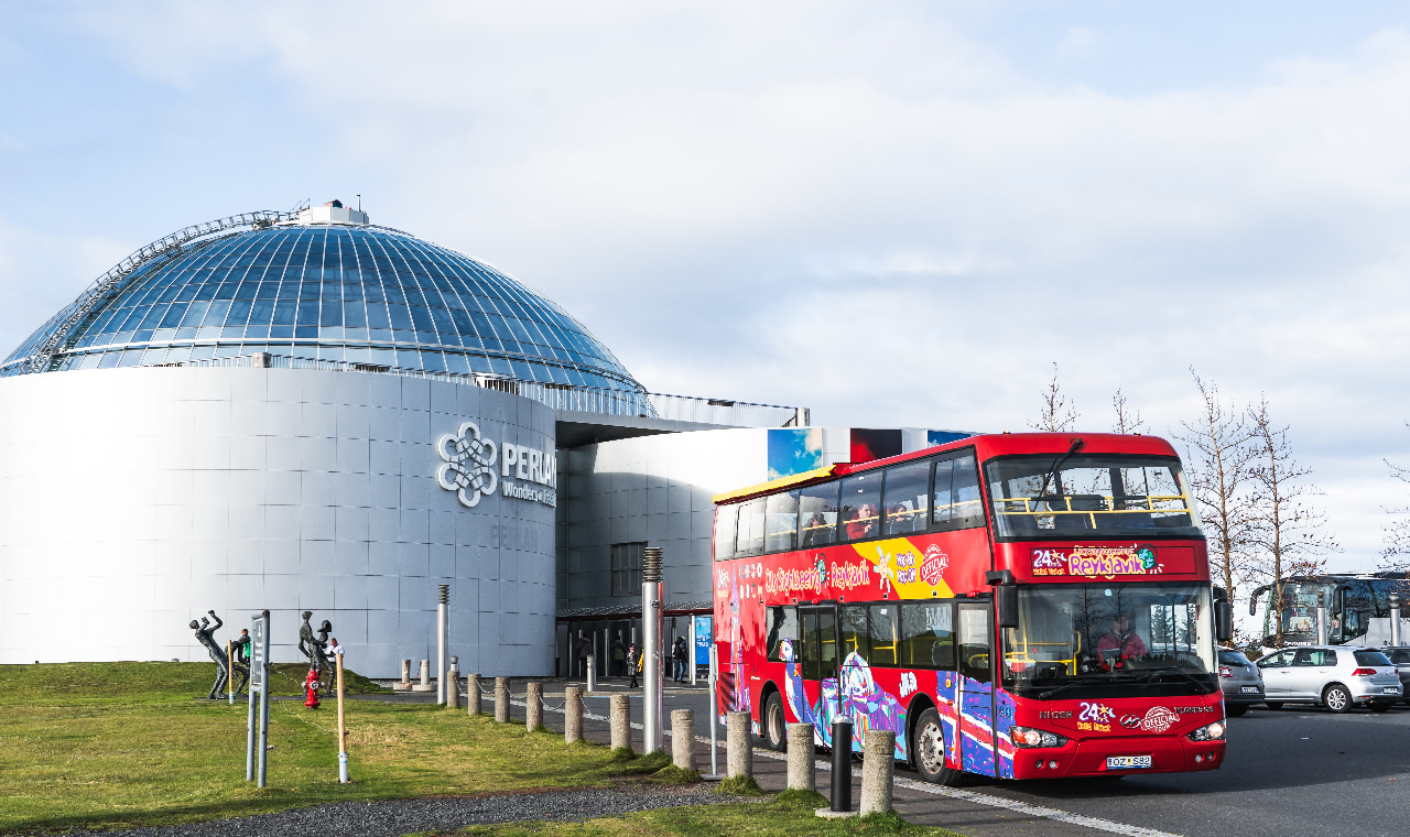 Reykjavik hop-on hop-off bus by City Sightseeing with Perlan museum ticket