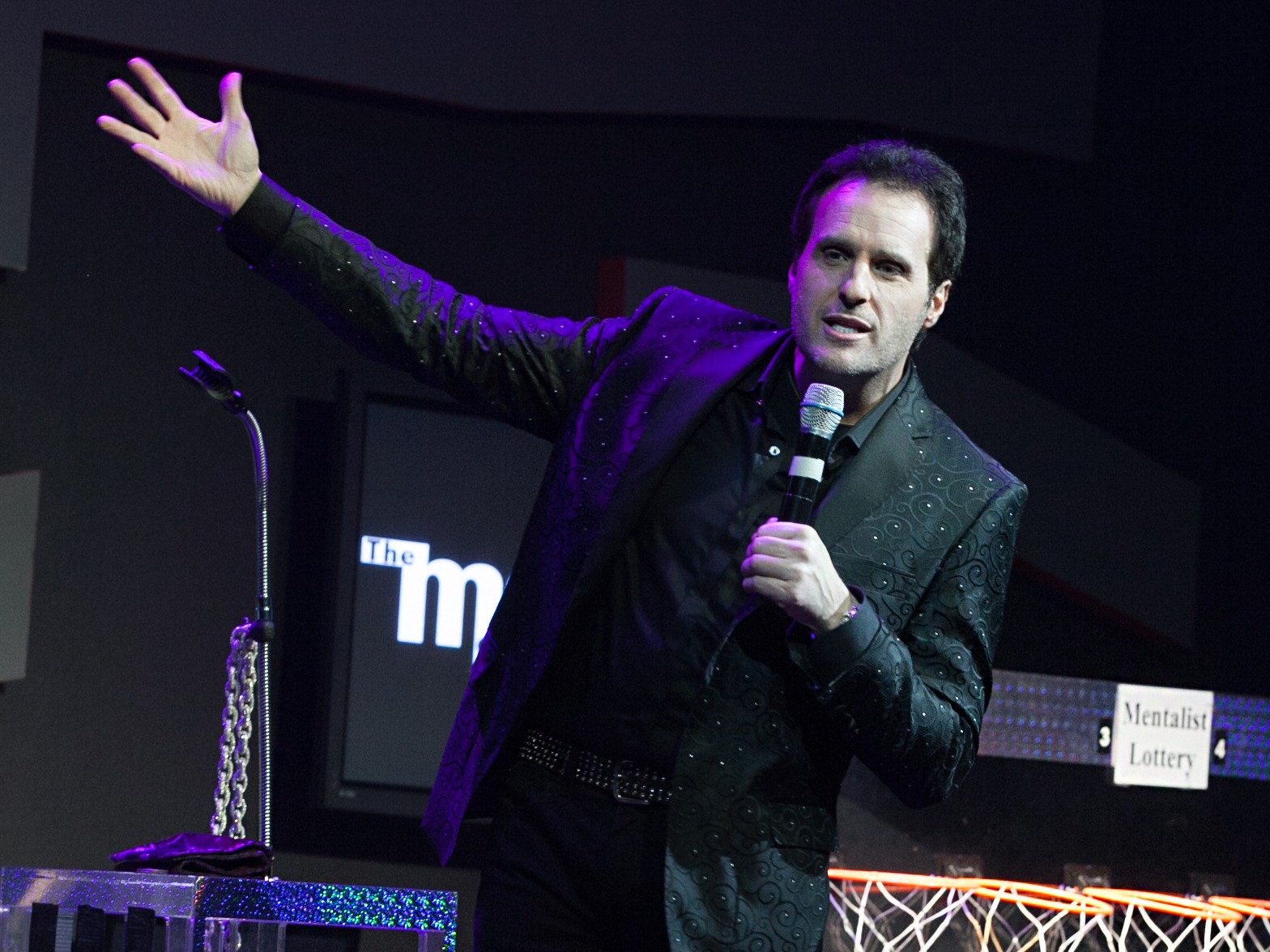 準備好迎接毫無冷場的歡笑與驚奇吧!Gerry McCambridge 將帶給你融合魔術的精彩表演 準備好迎接毫無冷場的歡笑與驚奇吧!Gerry McCambridge 將帶給你融合魔術的精彩表演