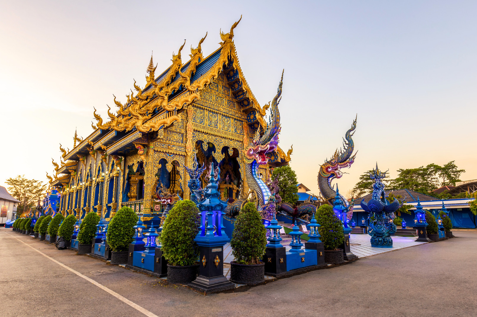 Full-day guided temple tour in Chiang Rai