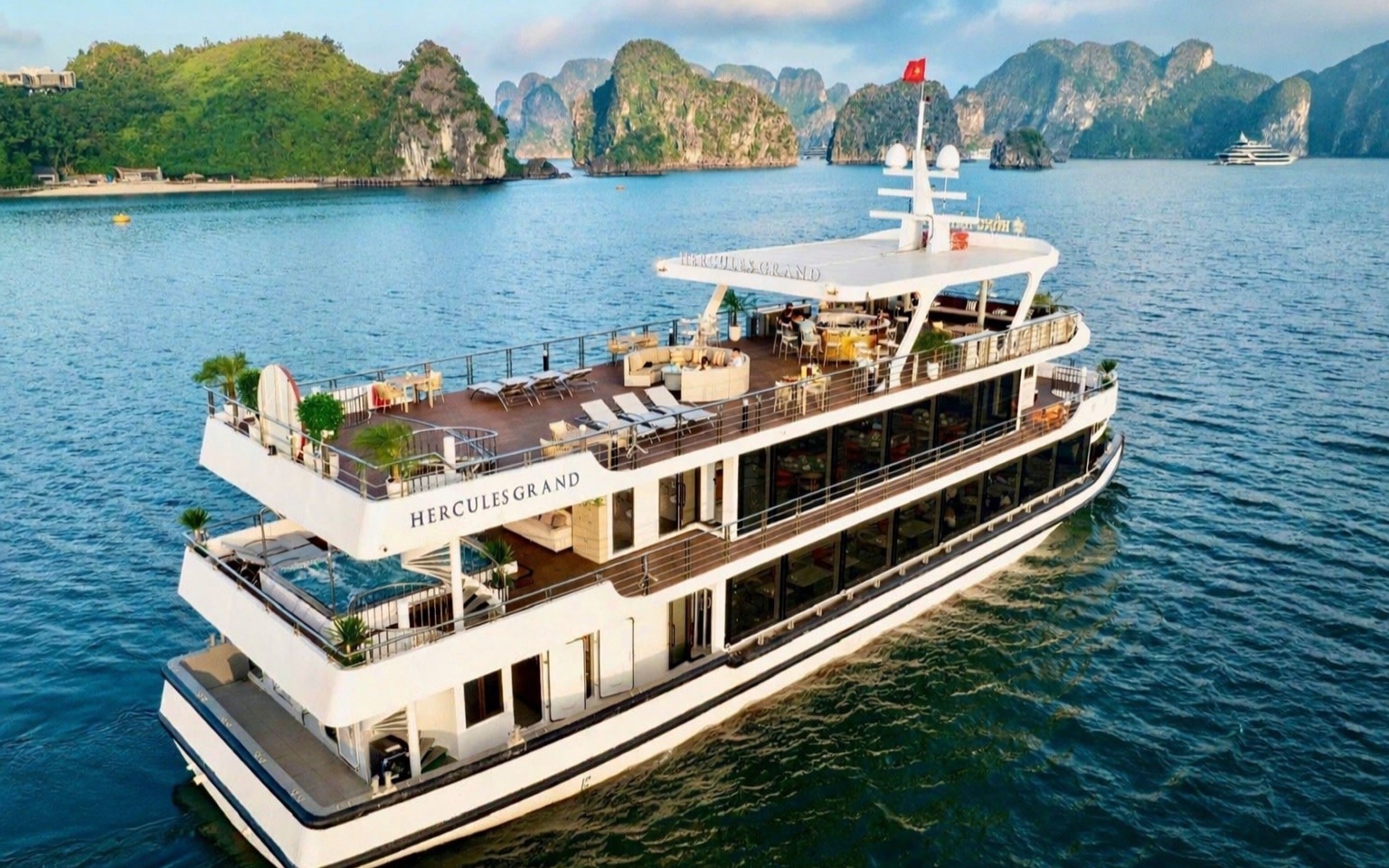 Hercules Grand Luxury Day Cruise: Ha Long Bay, Sung Sot, Ti Top