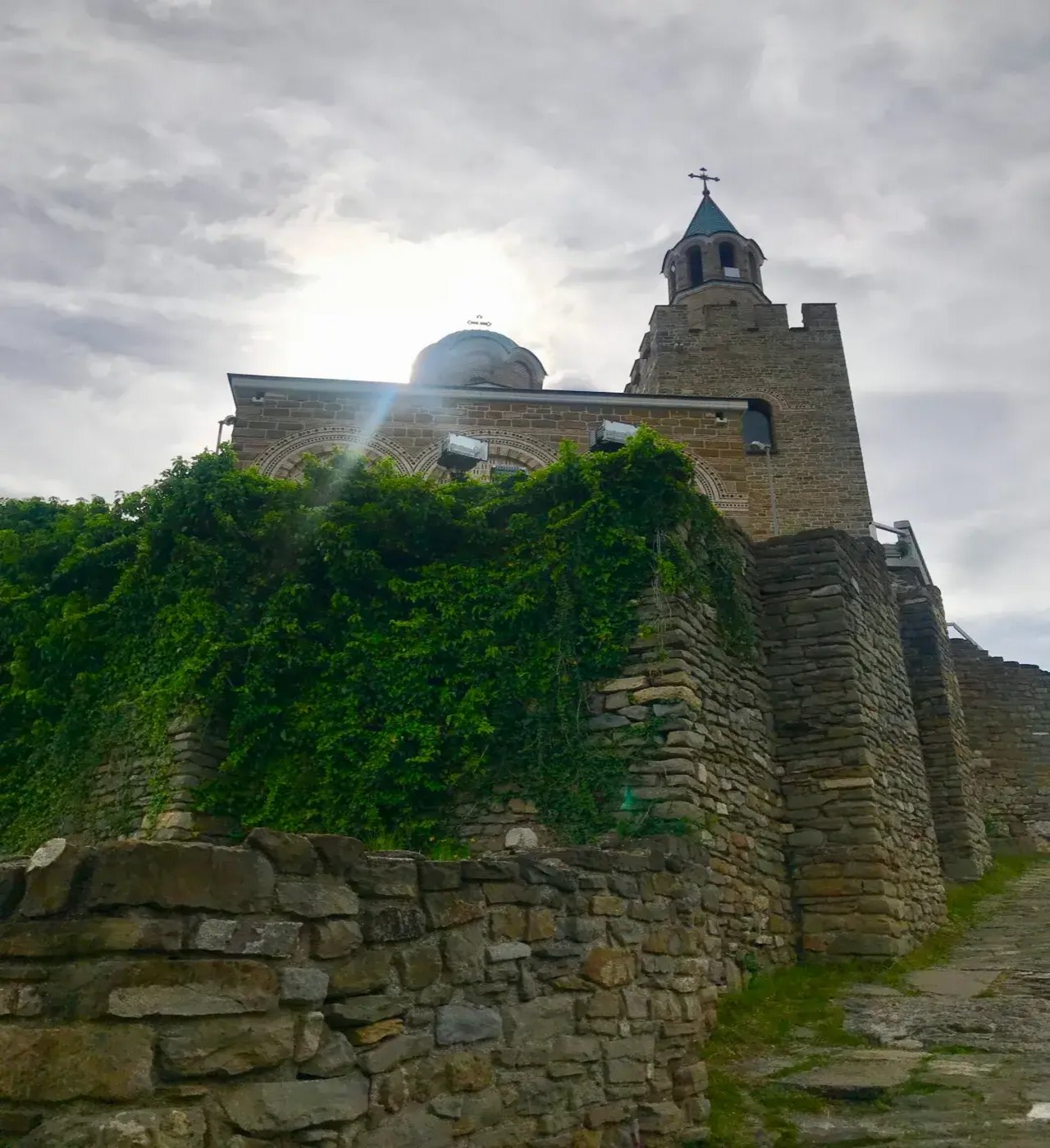 Its  elegant details and picturesque location make it a must-visit landmark.