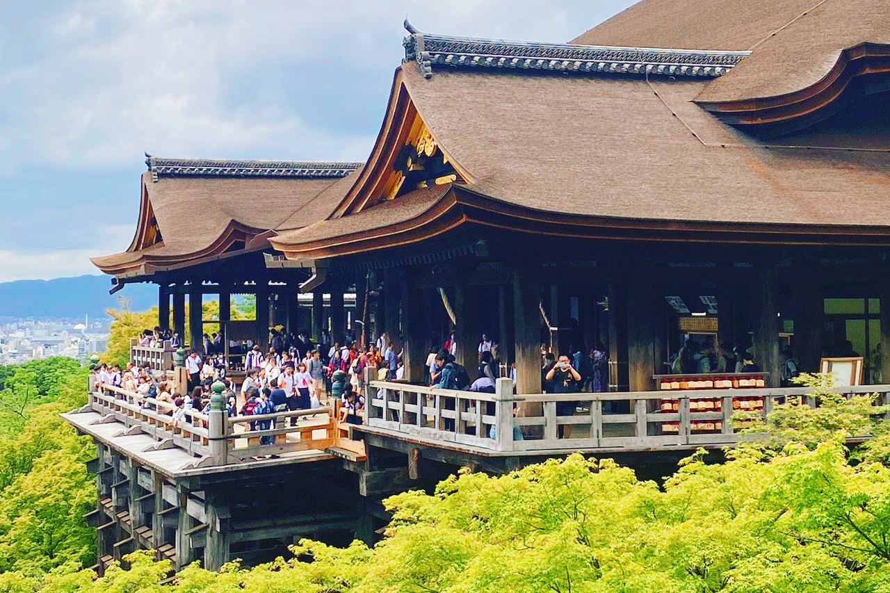 Kiyomizu Temple is one of the most famous temples in Japan. The Kiyomizu stage on the cliff is the classic Conan check-in spot, where you can overlook the entire Kyoto city.
