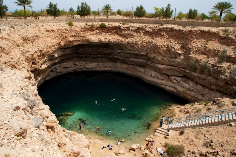 Oman Coastline and Wadi Shab Day Tour from Muscat 