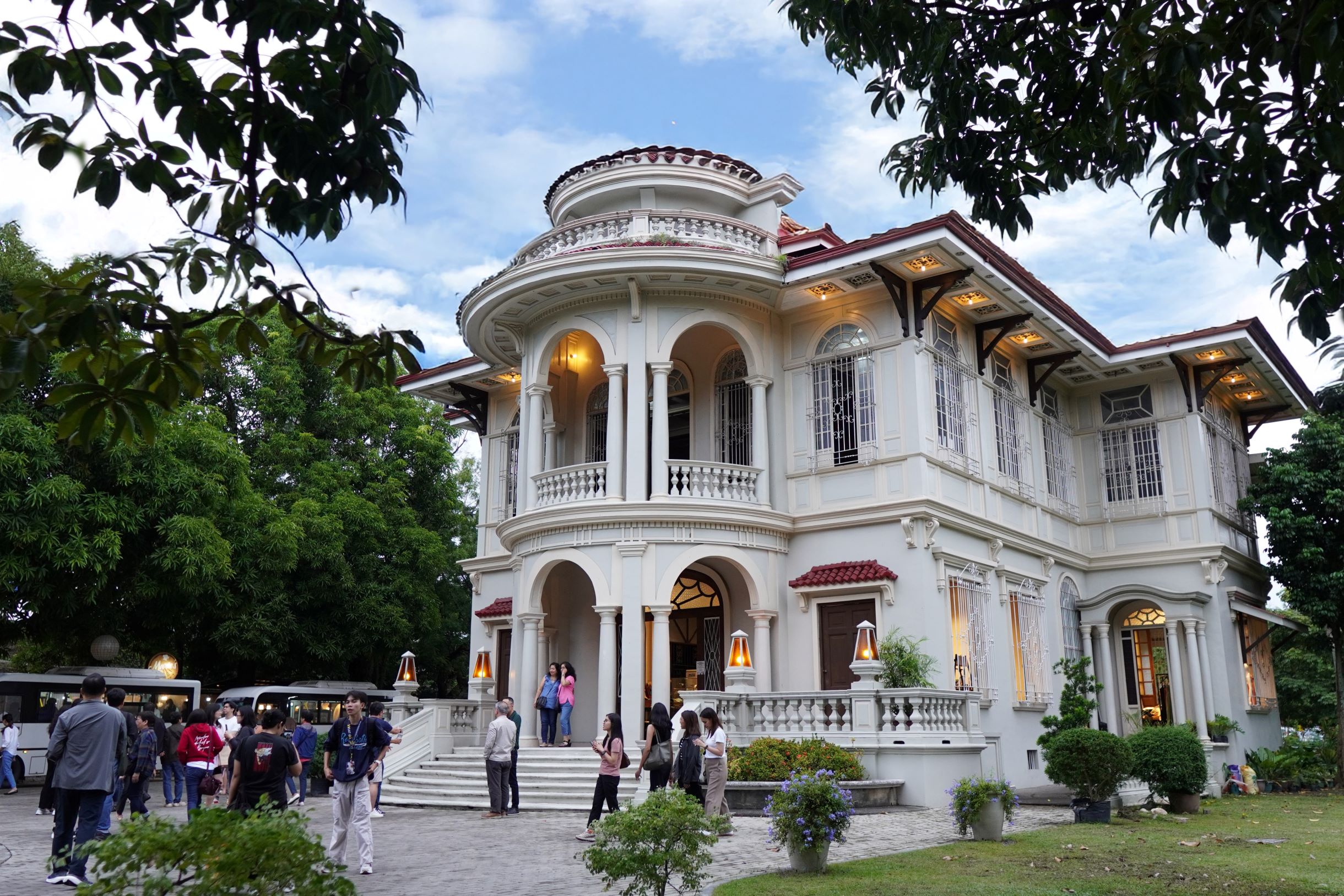 Learn about Iloilo: Iloilo Mansion Tour
