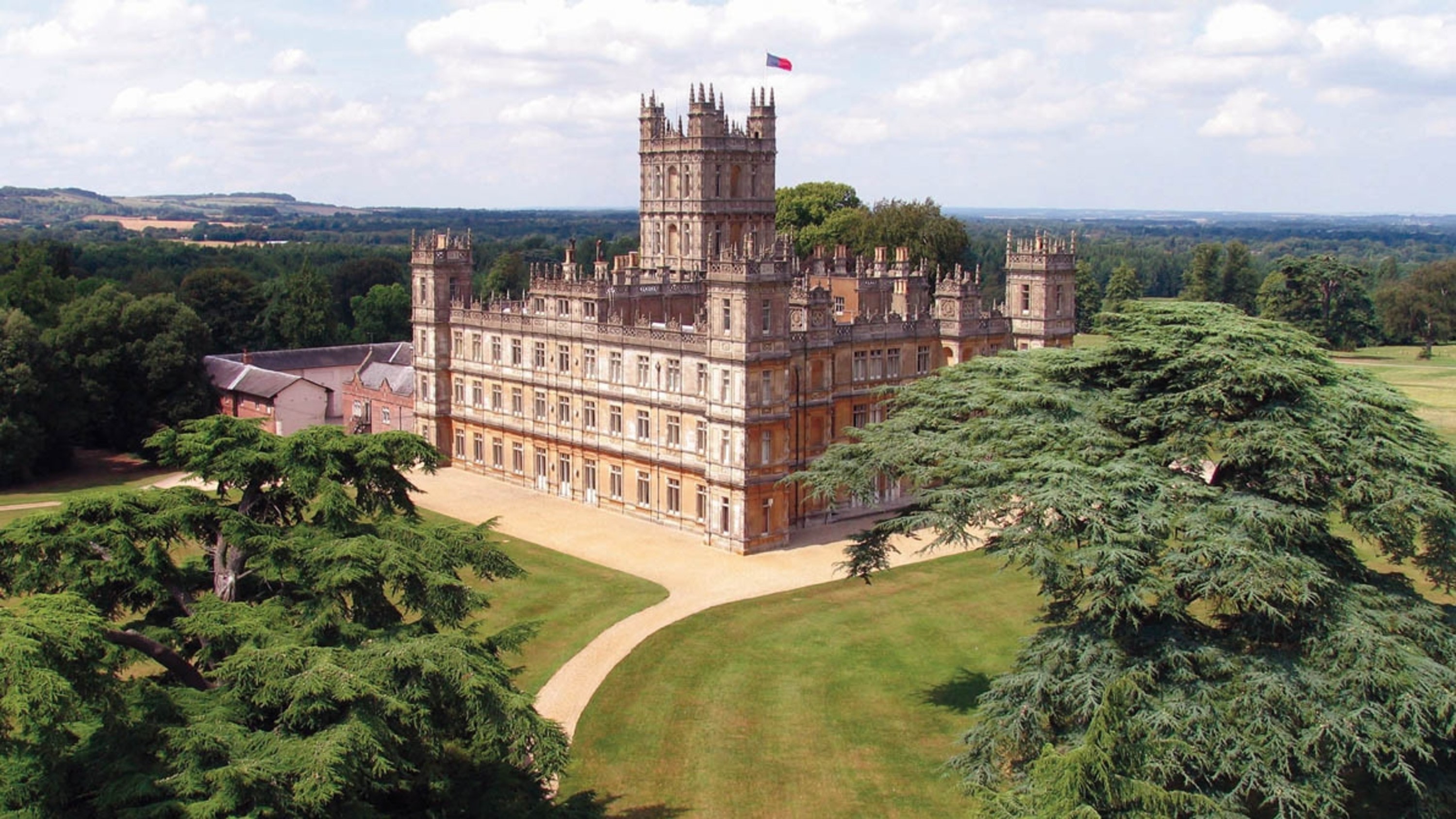 London Highclere Castle & Bampton One-Day Small Group Tour