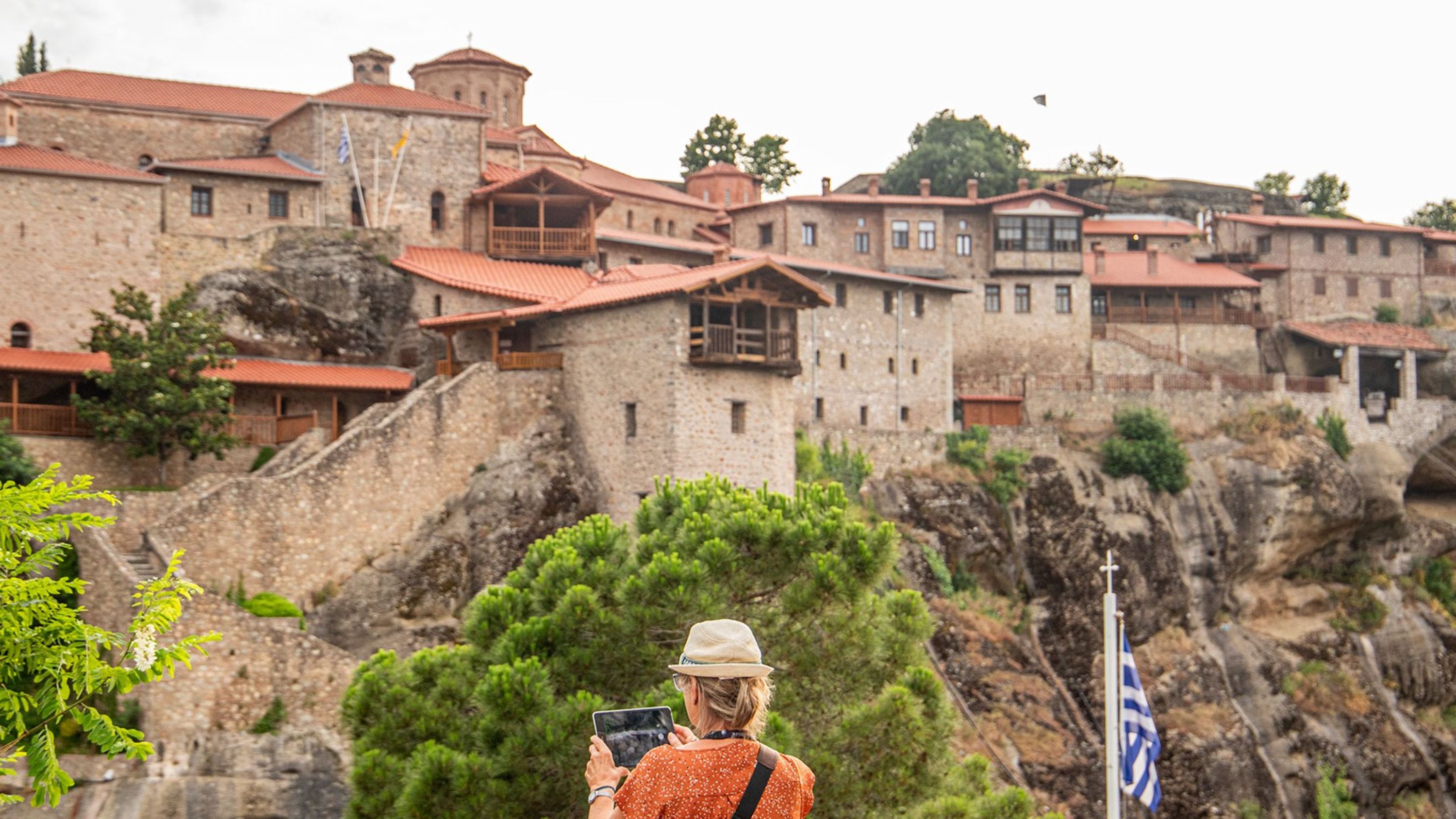 Admire sweeping views from Meteora’s cliffs, capturing timeless landscapes beneath towering rock pillars