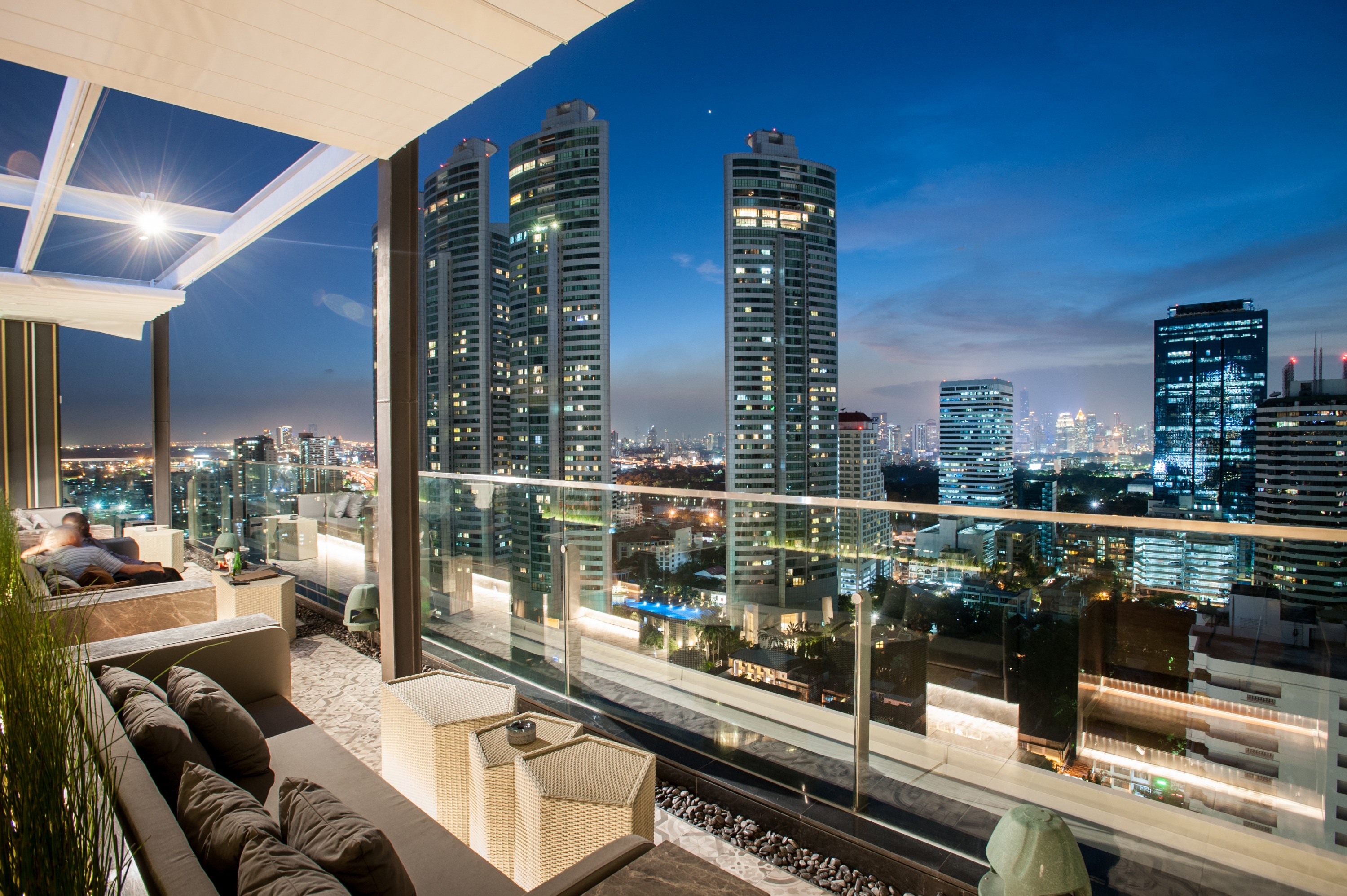 Sky on 20 Rooftop Bar Novotel Bangkok Sukhumvit 20