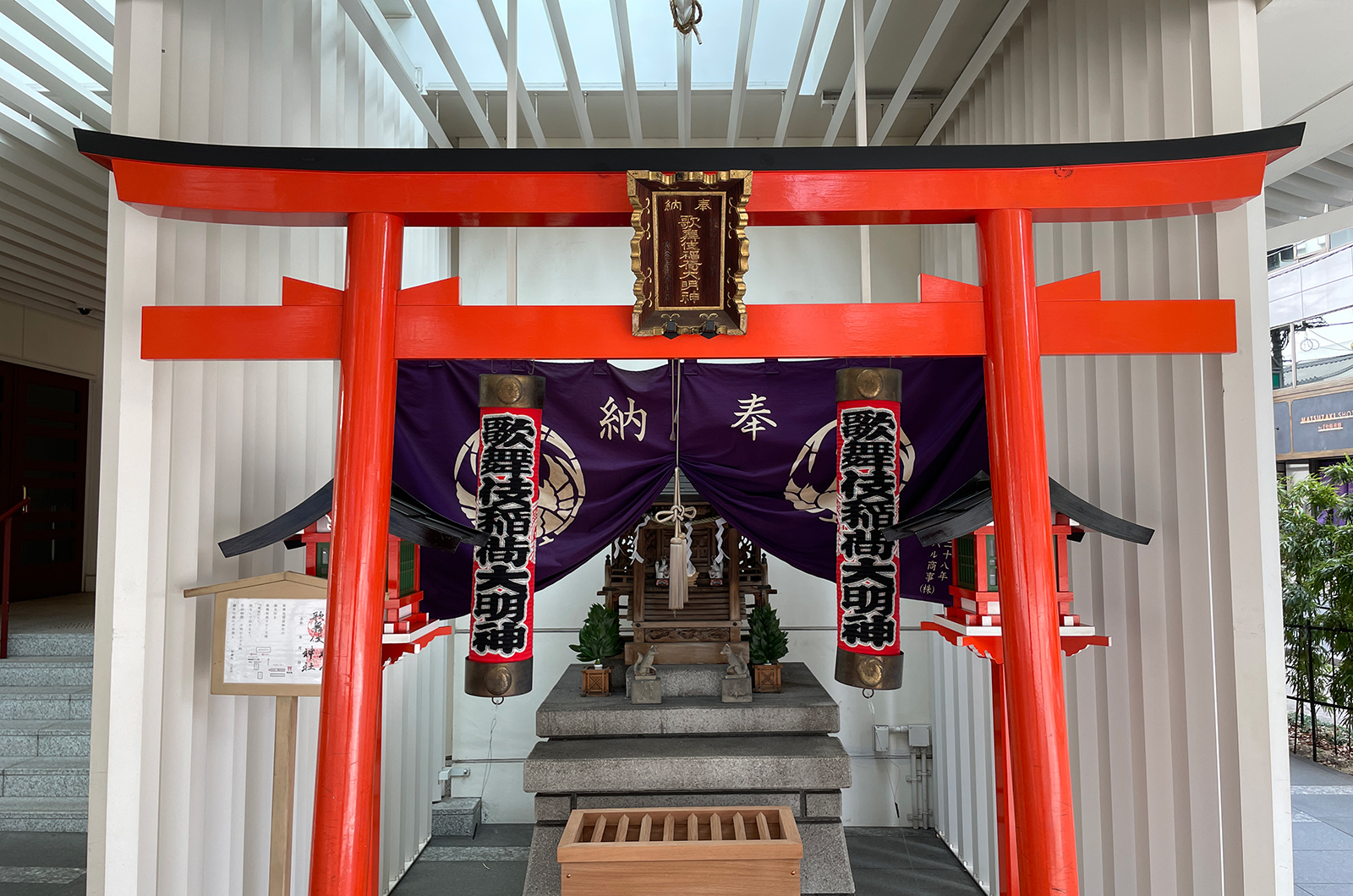 Kabuki Viewing & Cultural Appreciation Walking Tour in Ginza