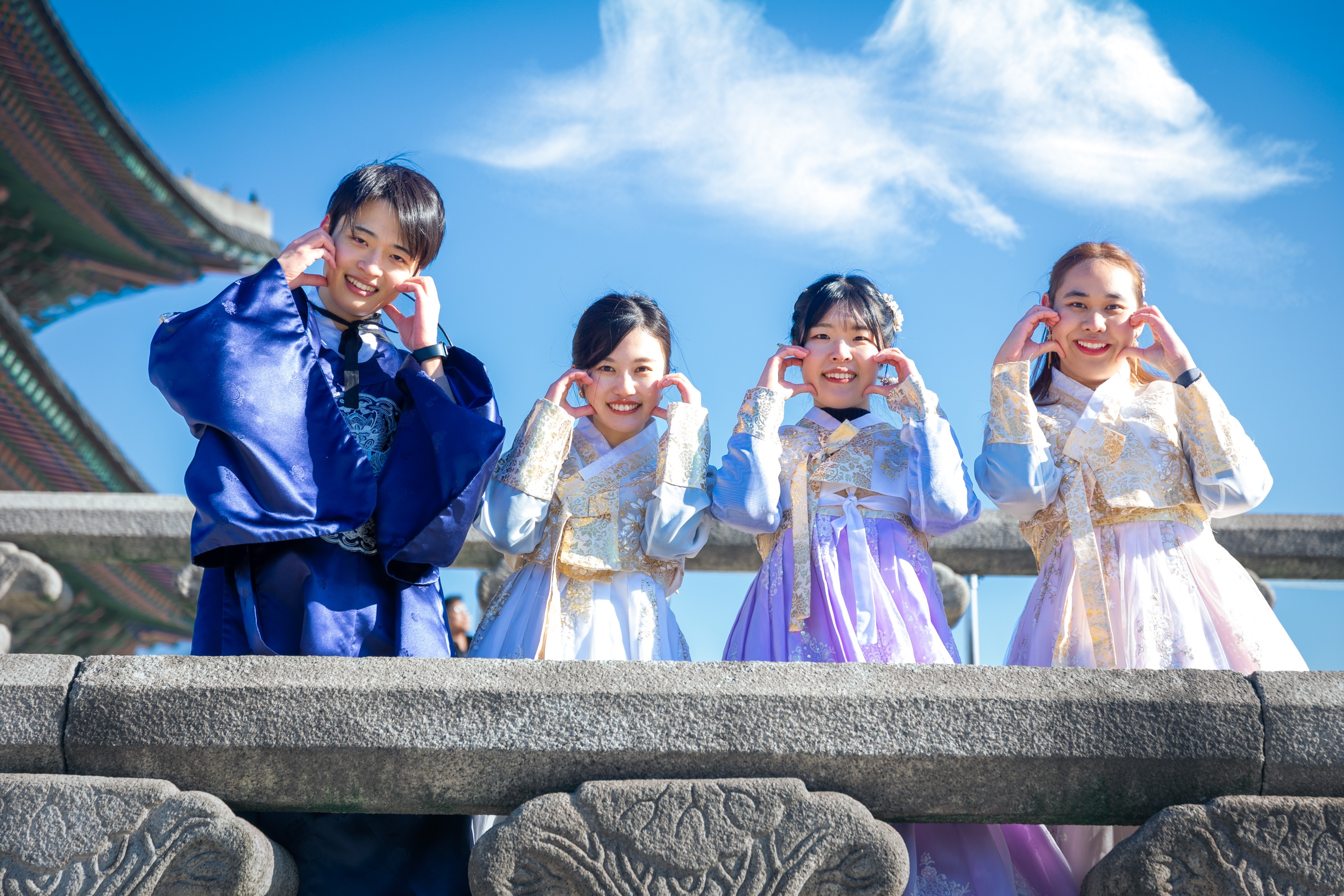 Gyeongbokgung K-drama Hanbok Experience by Daehanhanbok