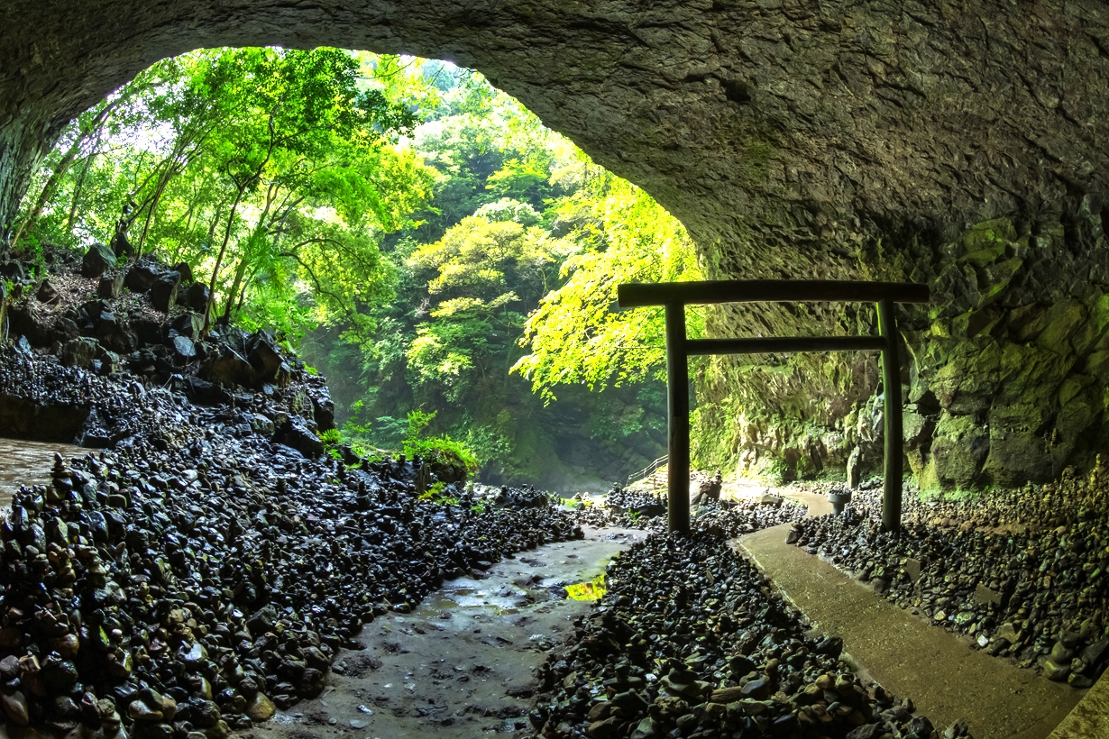 上色見熊野座神社 & 天巖戶 & 高千穗峽 & 阿蘇火山 & 黑川溫泉一日遊