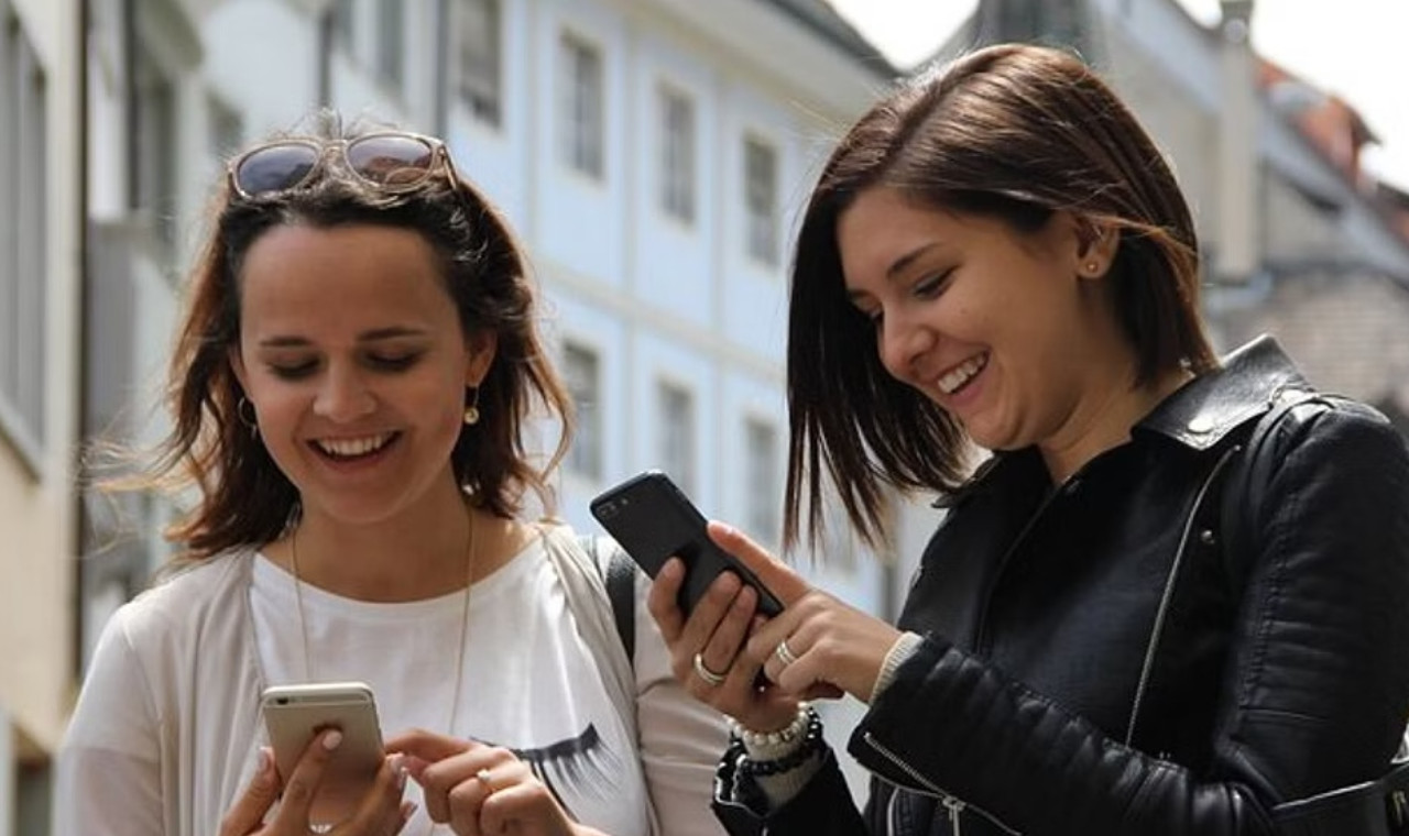 Private Rapperswil Scavenger Hunt and Sights Self-Guided Trip