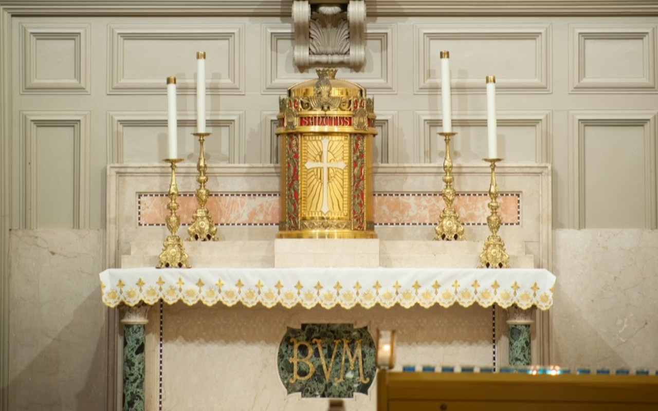 探索聖路易大教堂精緻祭壇背後的聖潔故事 探索聖路易大教堂精緻祭壇背後的聖潔故事