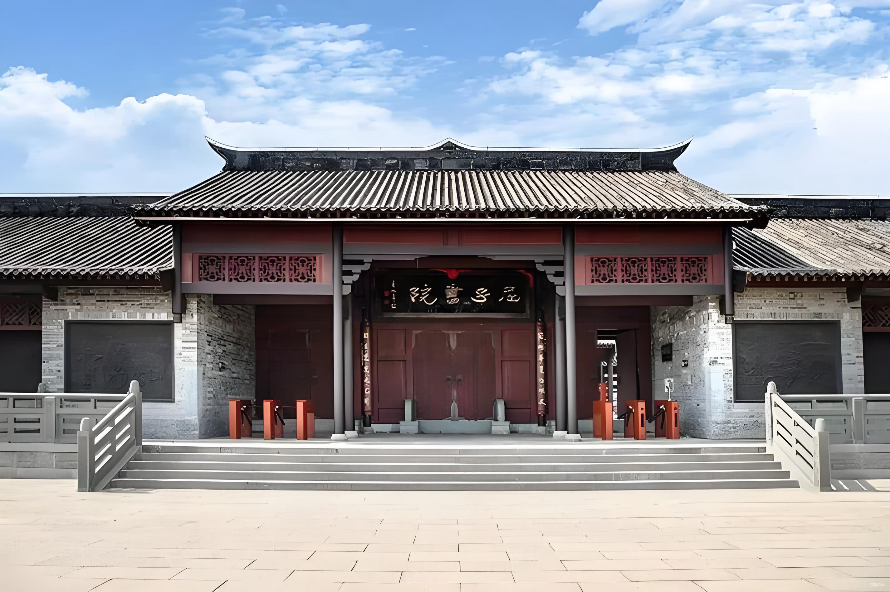 書卷氣與墨香交織,彷彿能聽到千年前的朗朗讀書聲。在這裡,不僅可以探尋屈原的文學足跡,還能體驗一把古代學子的苦讀與志向,說不定還能激發你的創作靈感哦! —漫步園中,偶爾還能遇到身著漢服的遊客,在這裡,每個人都能成為《九歌》中的一個角色,演繹自己的故事 書卷氣與墨香交織,彷彿能聽到千年前的朗朗讀書聲。在這裡,不僅可以探尋屈原的文學足跡,還能體驗一把古代學子的苦讀與志向,說不定還能激發你的創作靈感哦! —漫步園中,偶爾還能遇到身著漢服的遊客,在這裡,每個人都能成為《九歌》中的一個角色,演繹自己的故事