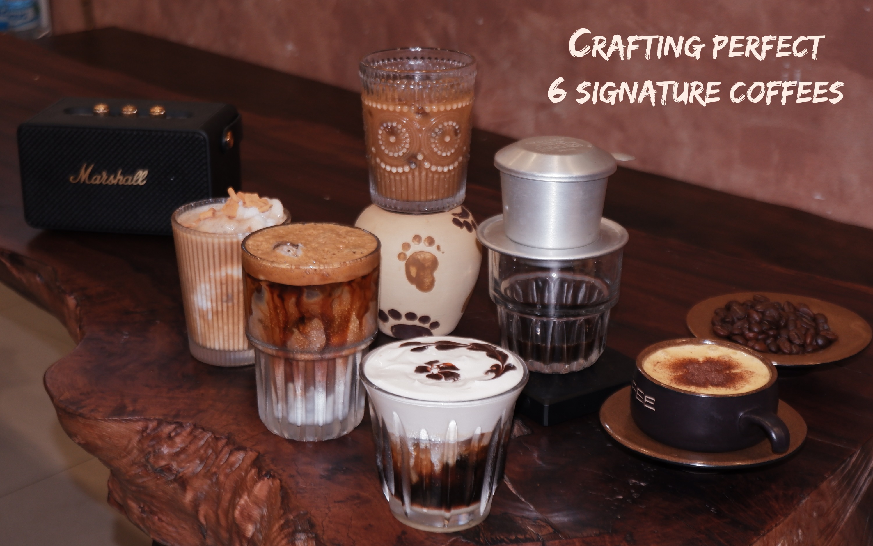 像專業人士一樣沖泡6種招牌越南咖啡:黑咖啡、棕色咖啡、雞蛋咖啡、白咖啡、椰子咖啡和招牌鹹咖啡。 像專業人士一樣沖泡6種招牌越南咖啡:黑咖啡、棕色咖啡、雞蛋咖啡、白咖啡、椰子咖啡和招牌鹹咖啡。