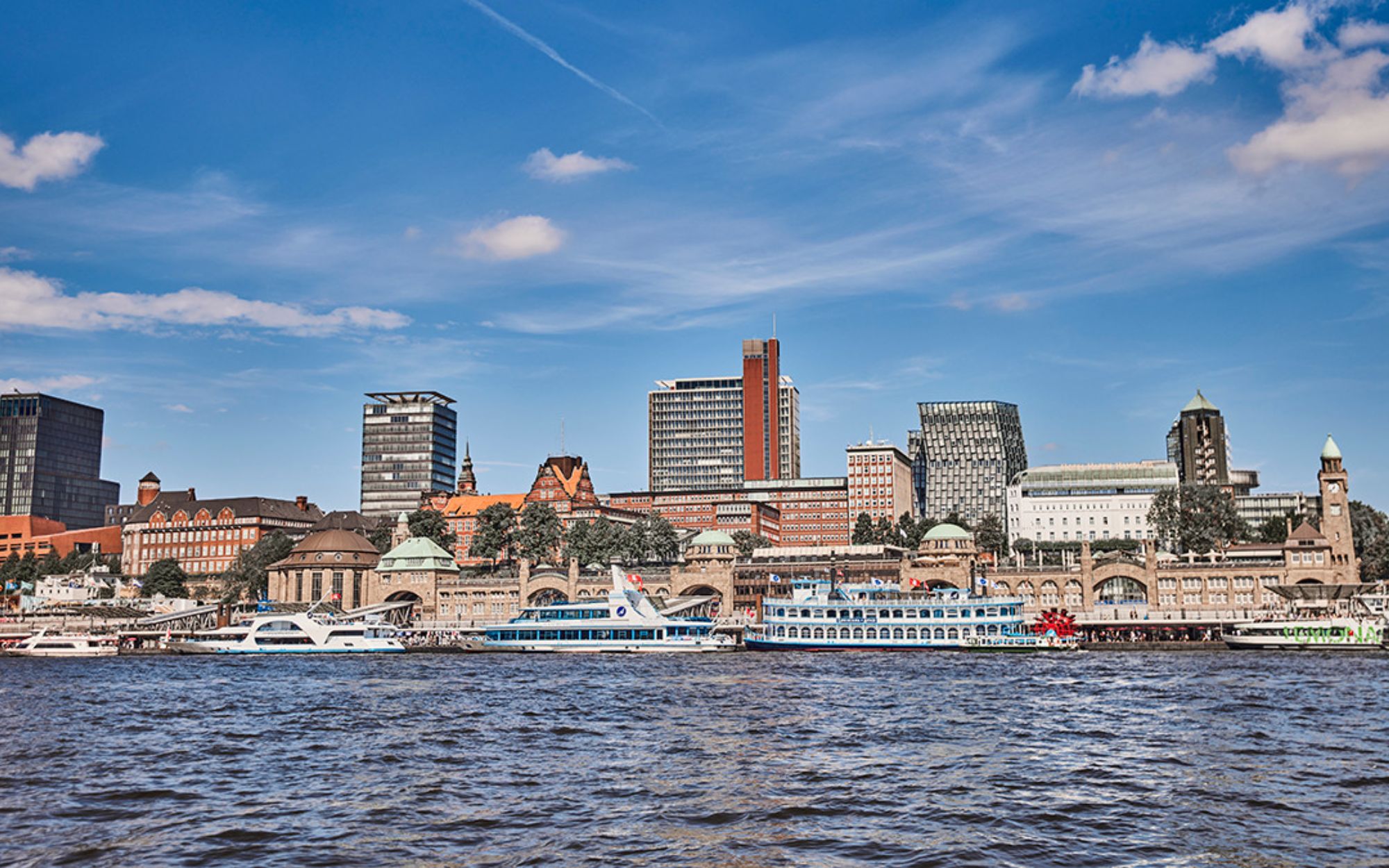 搭乘易北河遊船,盡情欣賞漢堡城市天際線 搭乘易北河遊船,盡情欣賞漢堡城市天際線